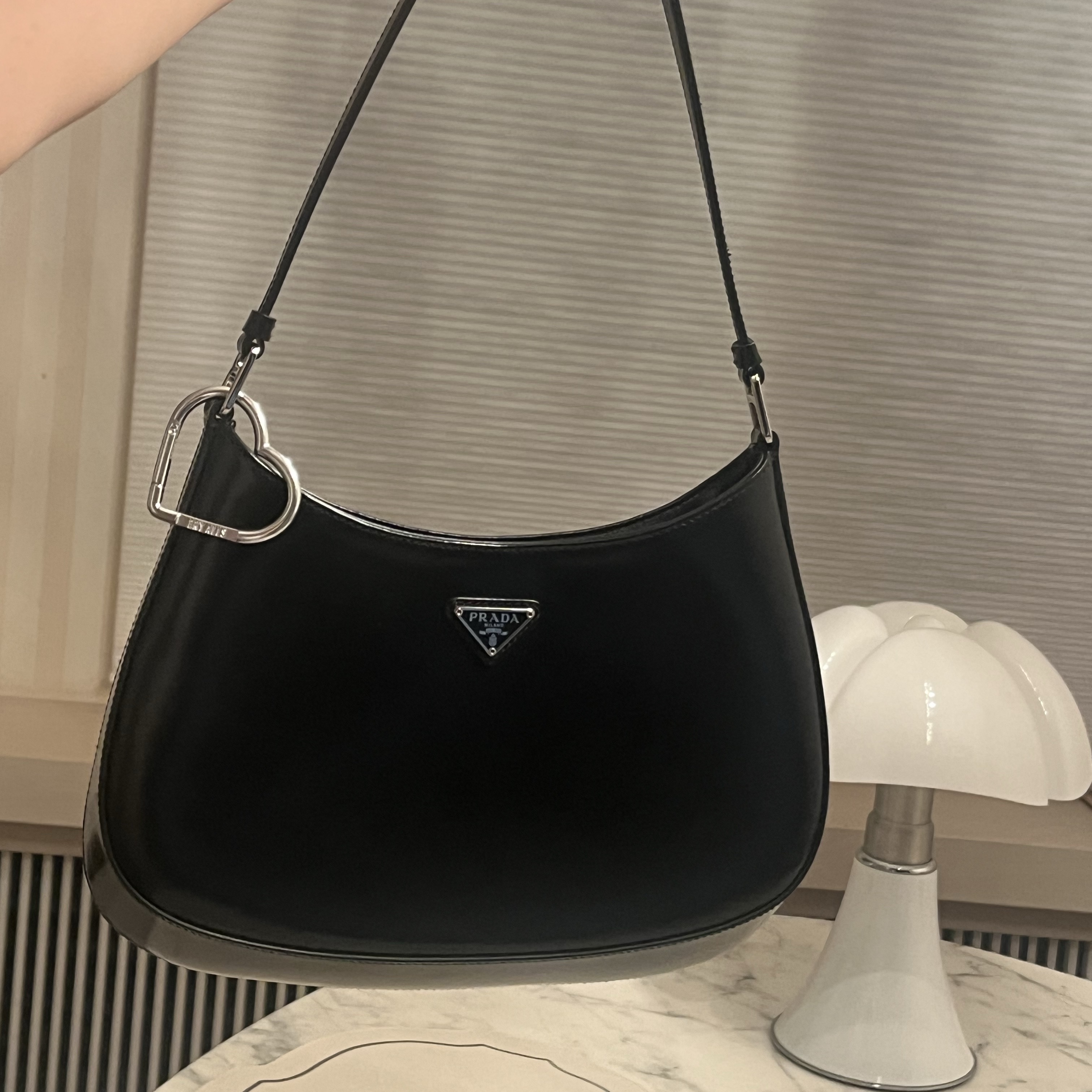 Human Made Heart Carabiner Silver, Prada Cleo Brushed Leather Shoulder Bag Black 착용 스타일