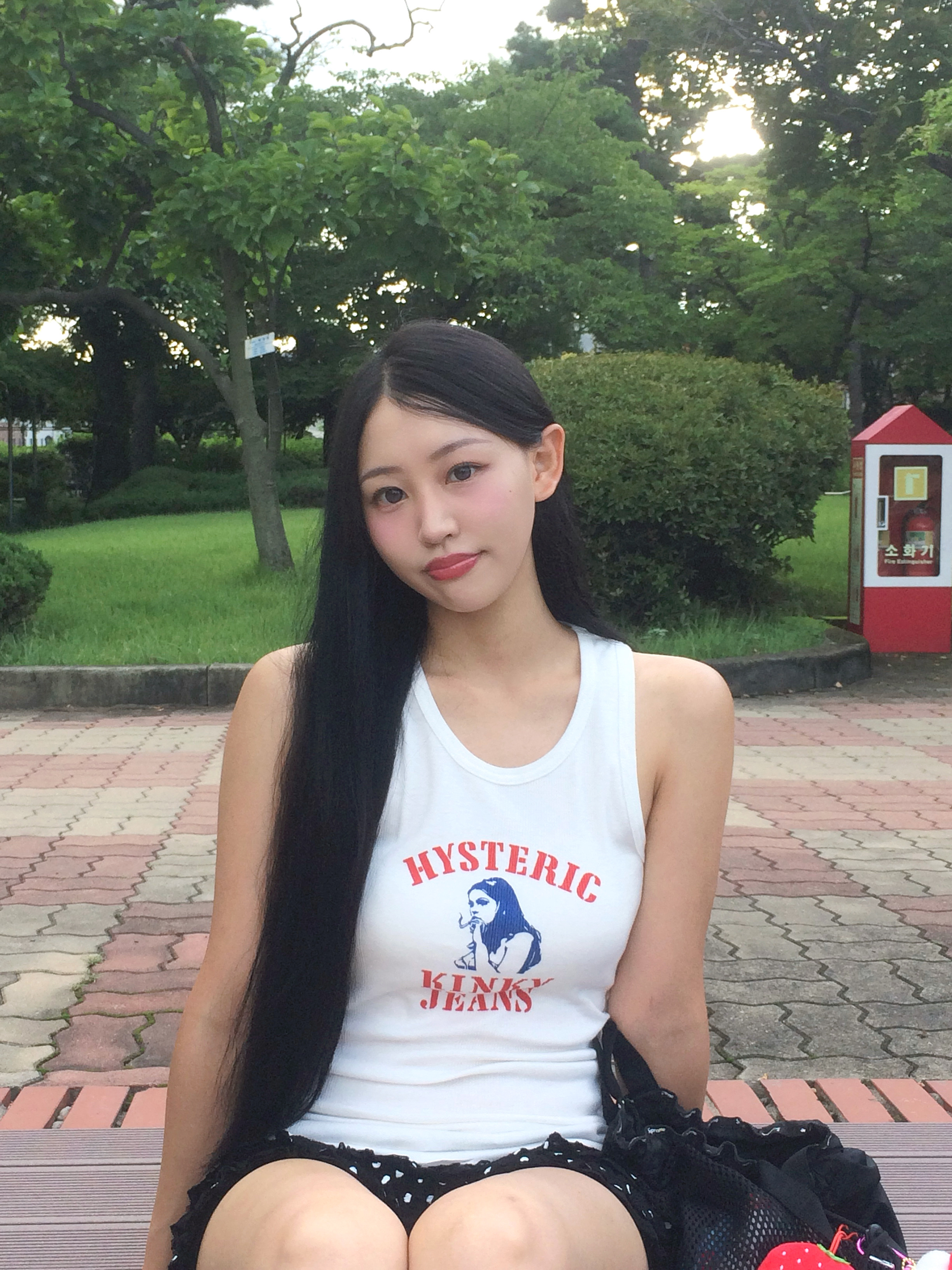 Hysteric Glamour Hys Kinky Jeans Tank Top White 착용 스타일 - 1