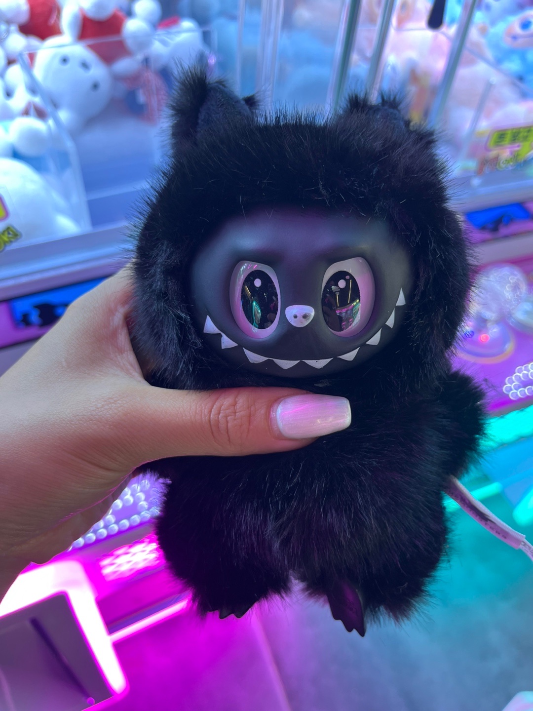 Pop Mart Crybaby Wild But Cutie Series Vinyl Plush Pendant (1 Blind Box), Pop Mart Labubu The Monsters Highlight Series Sealed Case (1 Blind Box) 착용 스타일 - 2