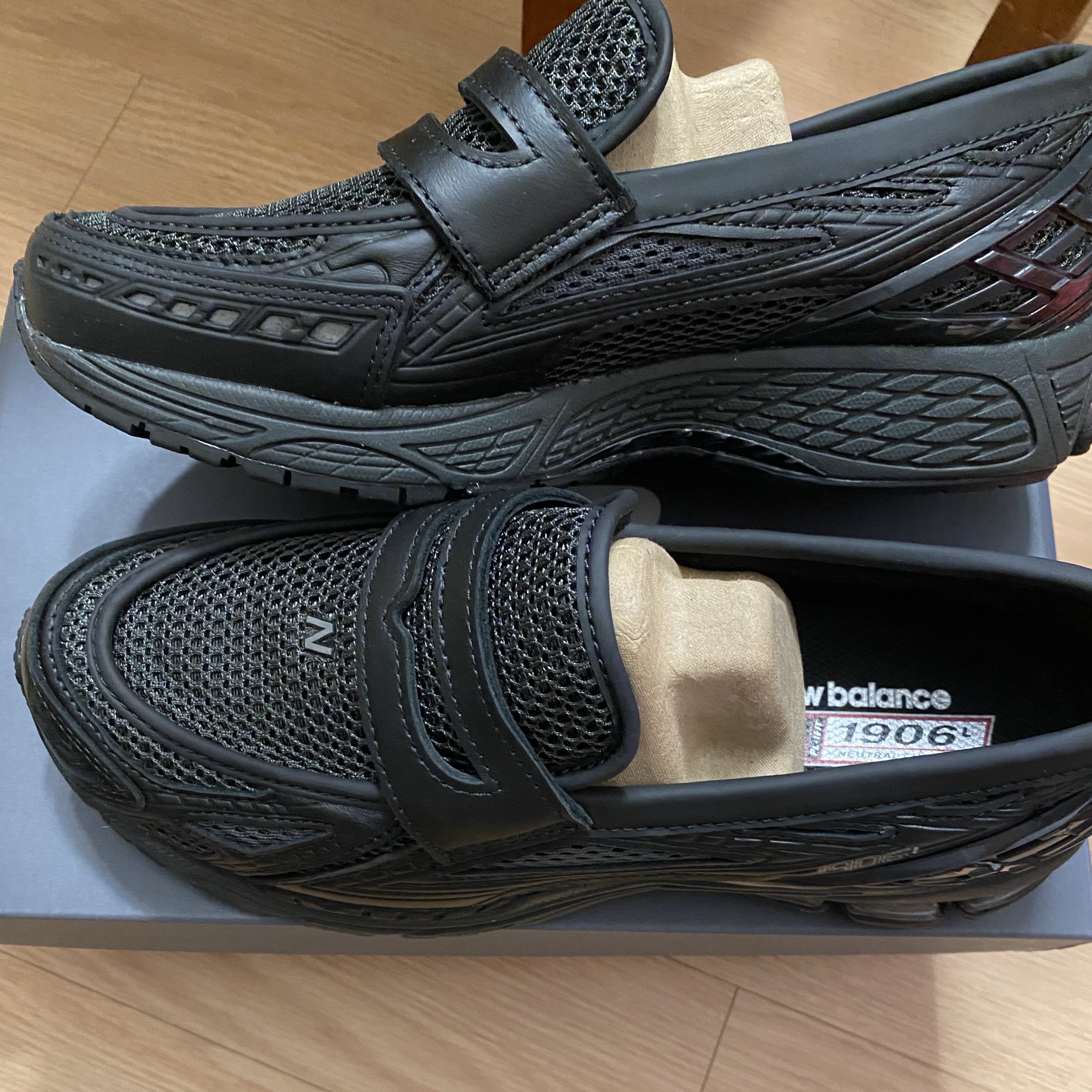 New Balance 1906L Black Top Phantom 착용 스타일