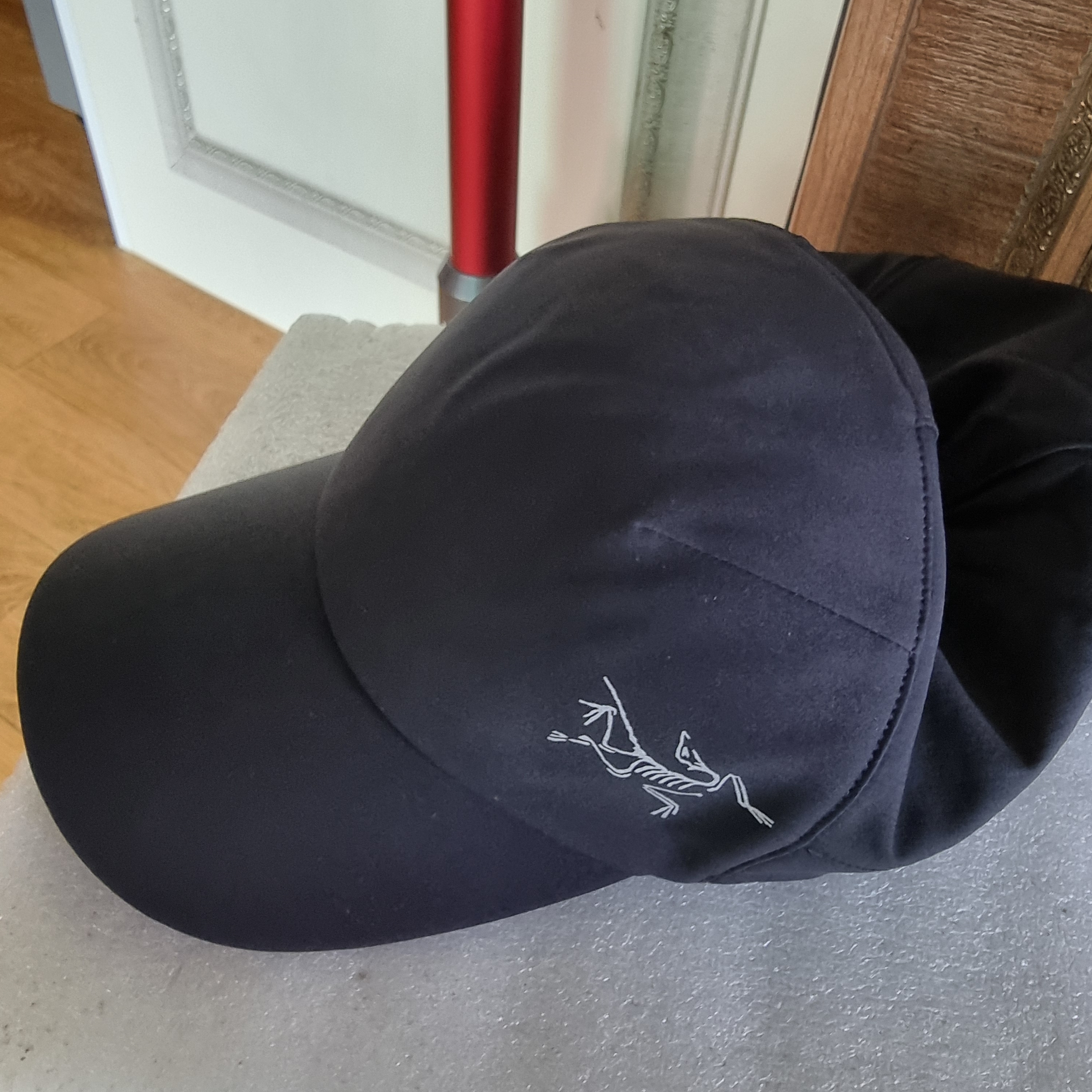 Arc'teryx Calvus Cap Black 착용 스타일