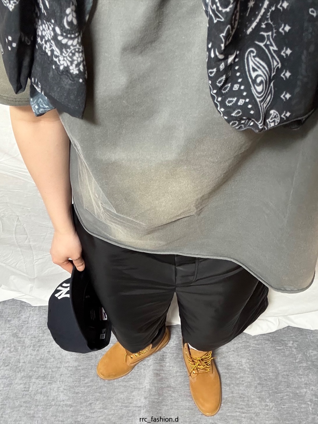 New Era 59Fifty MLB Authentic New York Yankees Game Navy, Aoiro Low-Key Cropped S/S T-Shirt Washed Grey 착용 스타일 - 3