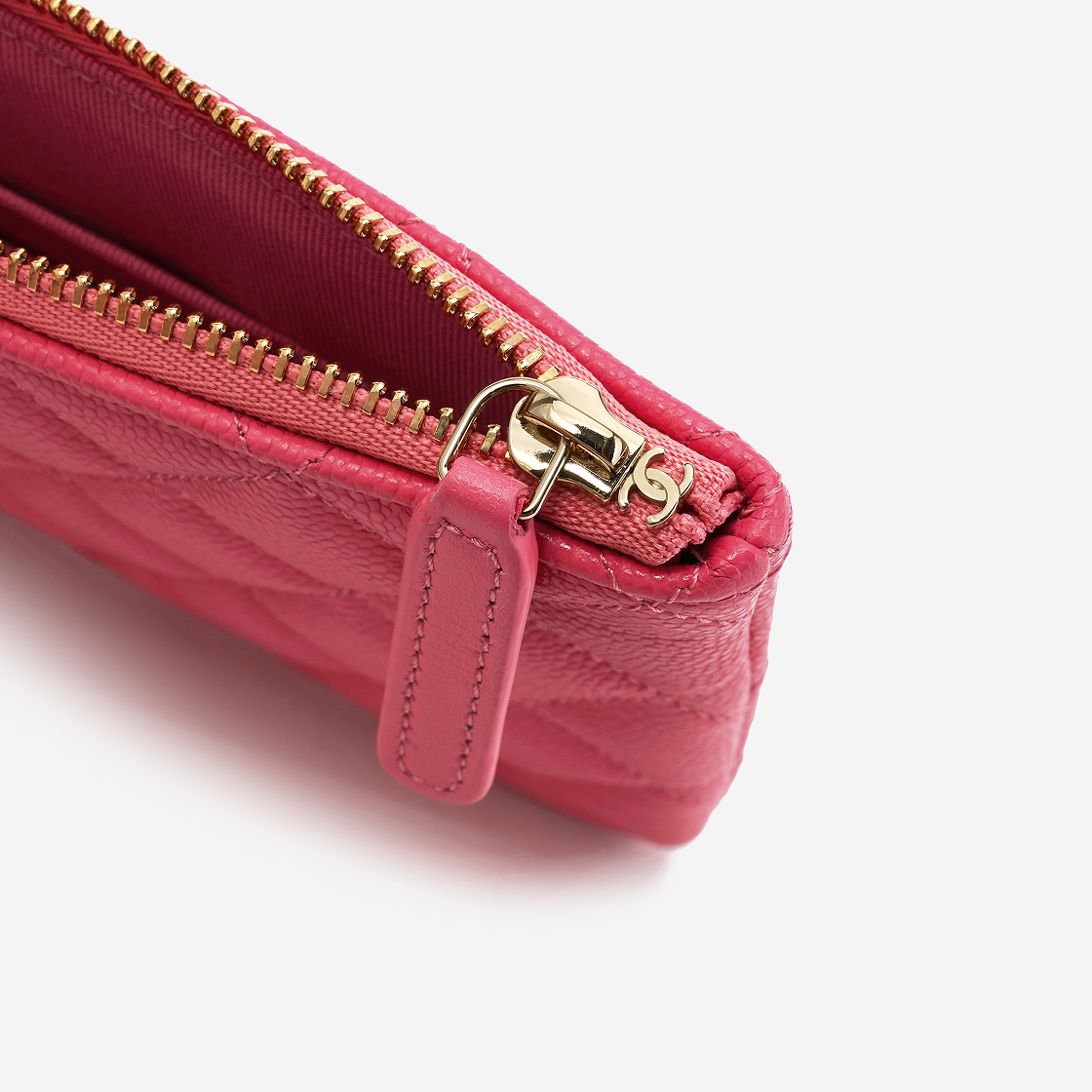 샤넬 클래식 스몰 케이스 그레인드 샤이니 카프스킨 & 골드 메탈 핑크(Chanel Small Classic Pouch Grained Shiny Calfskin & Gold Pink) - 4