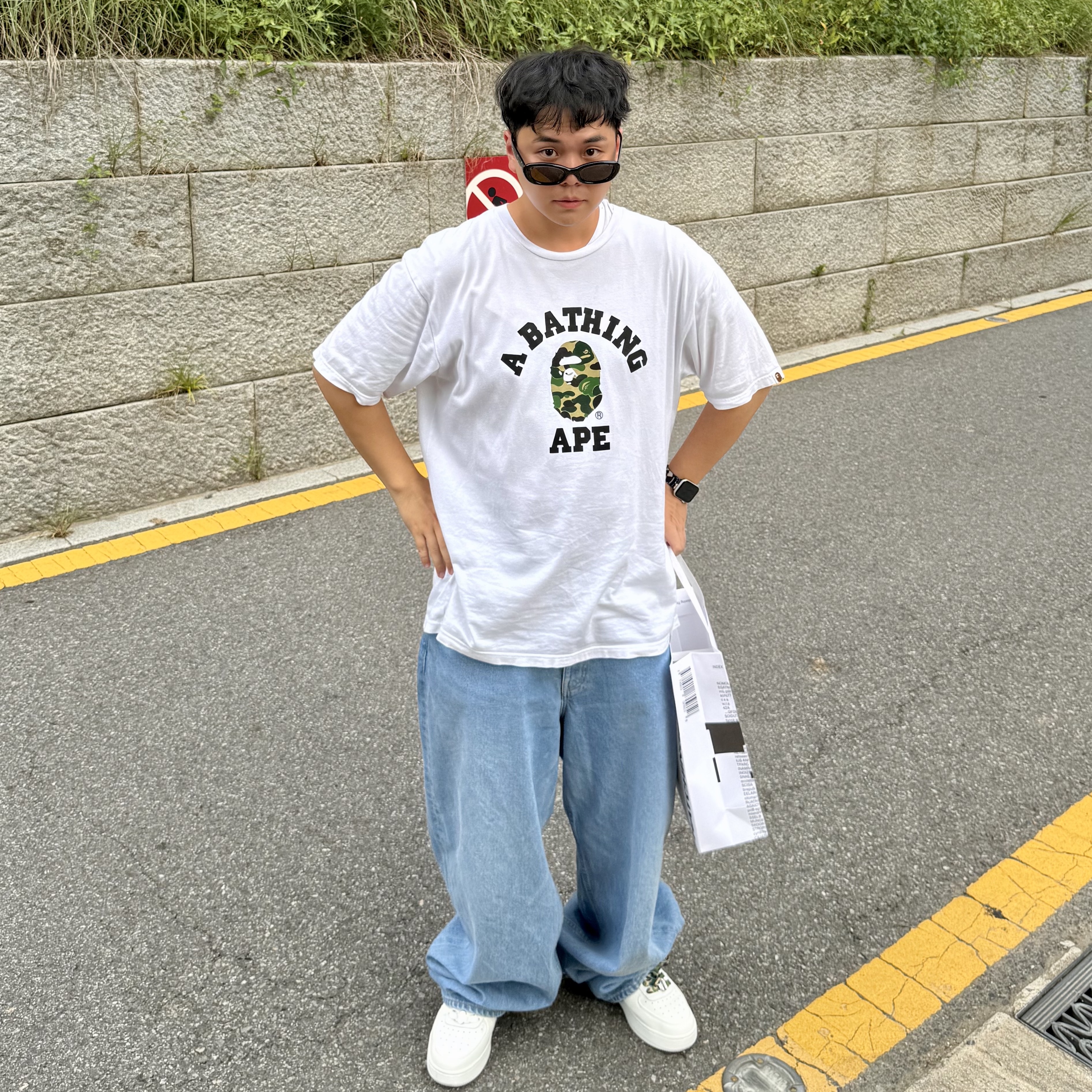 Gentle Monster x Maison Margiela MM004 Black Black, BAPE ABC Camo College T-Shirt White Green 착용 스타일 - 1