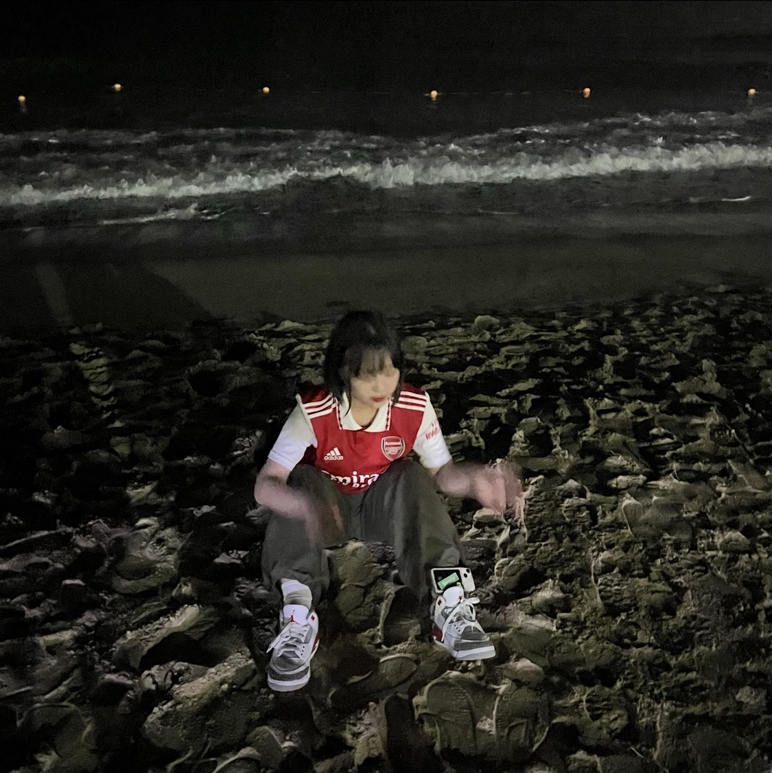 Adidas Arsenal 2022/23 Home Jersey Scarlet White - US Sizing (Non Marking Ver.), (W) Keen Newport H2 Grey Smoke Blue 착용 스타일 - 2