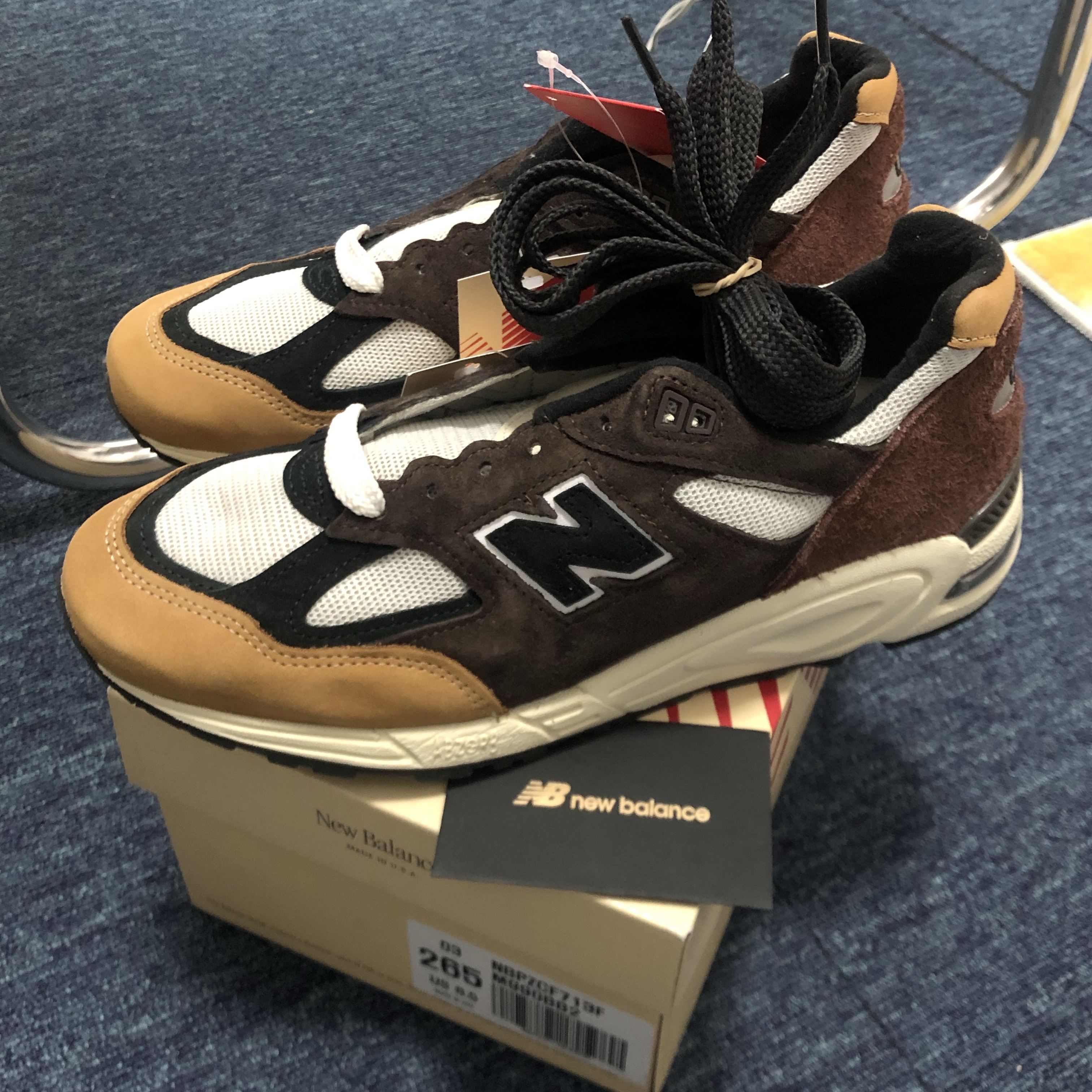 New Balance 990v2 Made in USA Brown Beige 착용 스타일