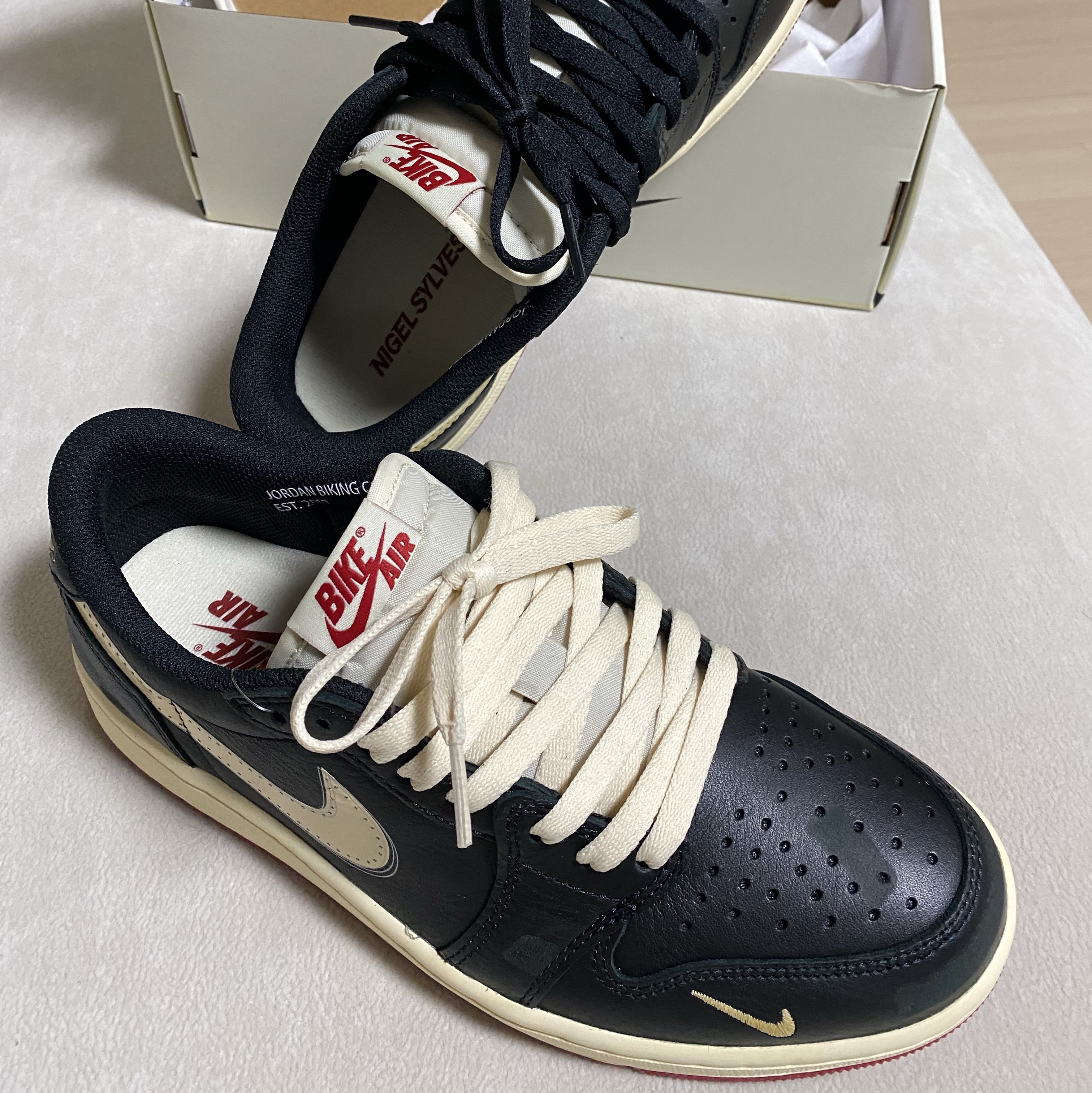 Jordan 1 x Nigel Sylvester Retro Low OG Better With Time 착용 스타일 - 1
