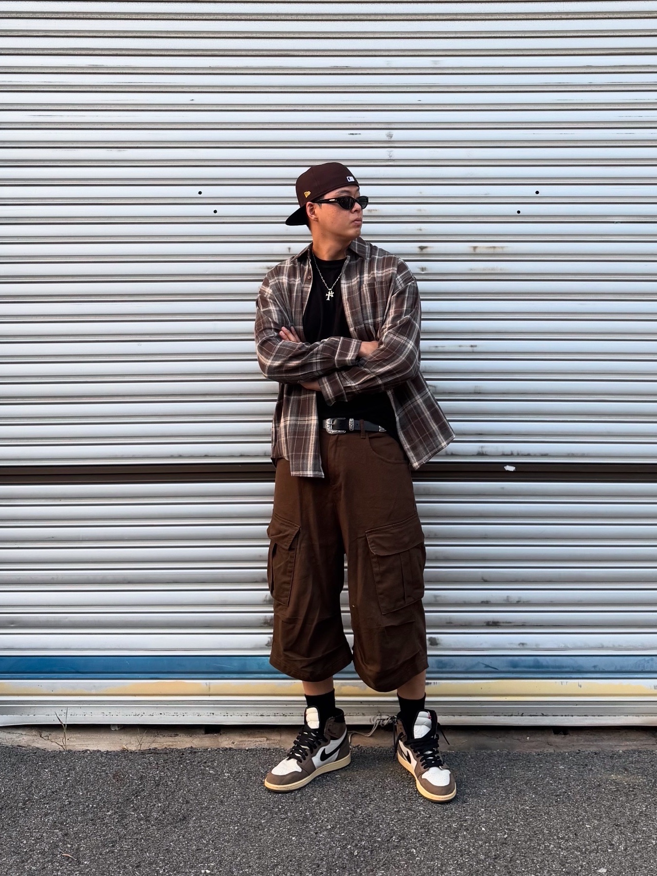 Jordan 1 x Travis Scott Retro High OG SP Mocha, New Era MLB Authentic San Diego Padres Game Brown 착용 스타일 - 4
