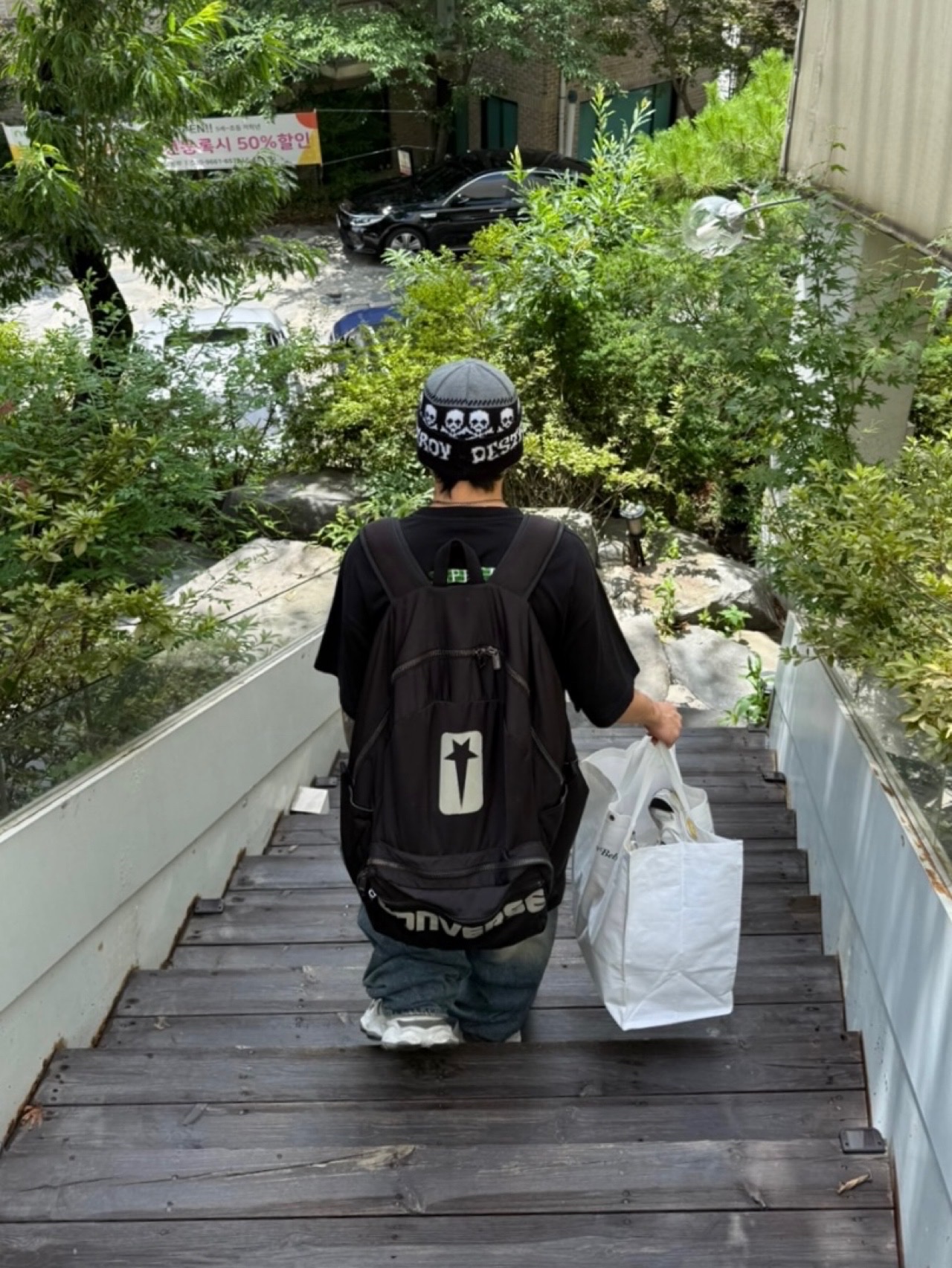 Balenciaga Cargo Sneakers White Grey, Converse x Drkshdw Oversized Backpack Black 착용 스타일 - 9