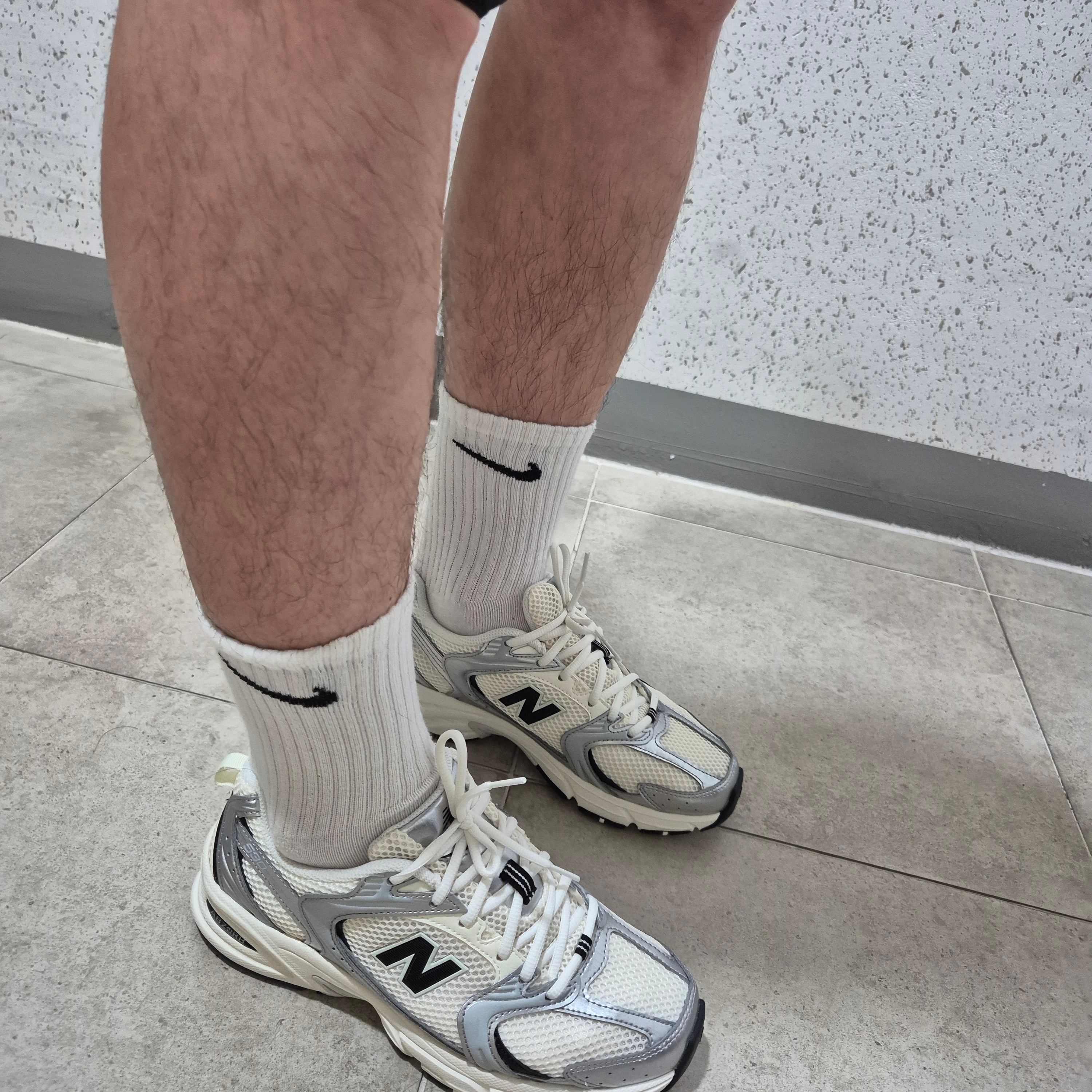 New Balance 530 Angora Cream Silver 착용 스타일