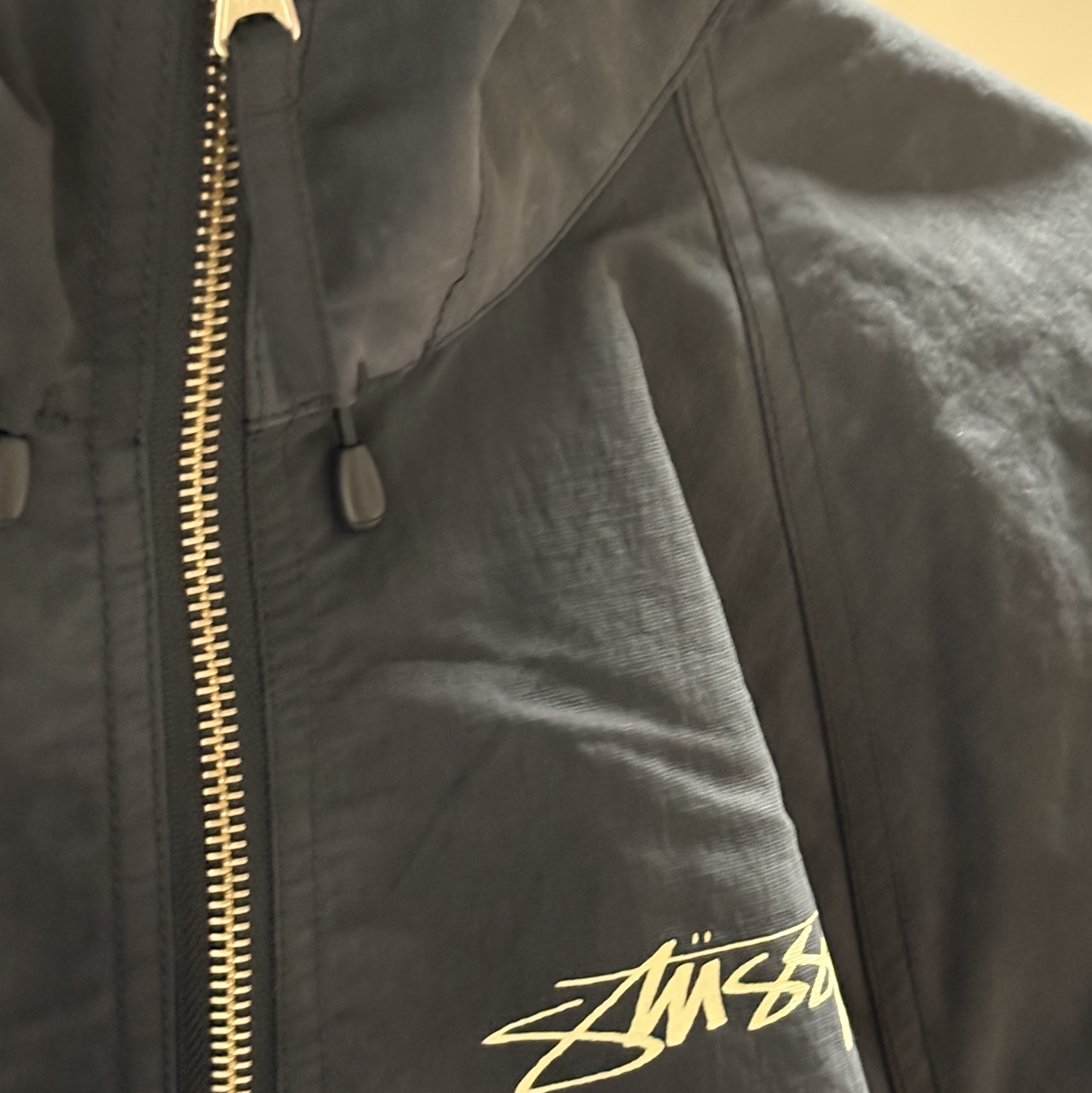 Stussy Wave Dye Beach Shell Jacket Navy 착용 스타일 - 3