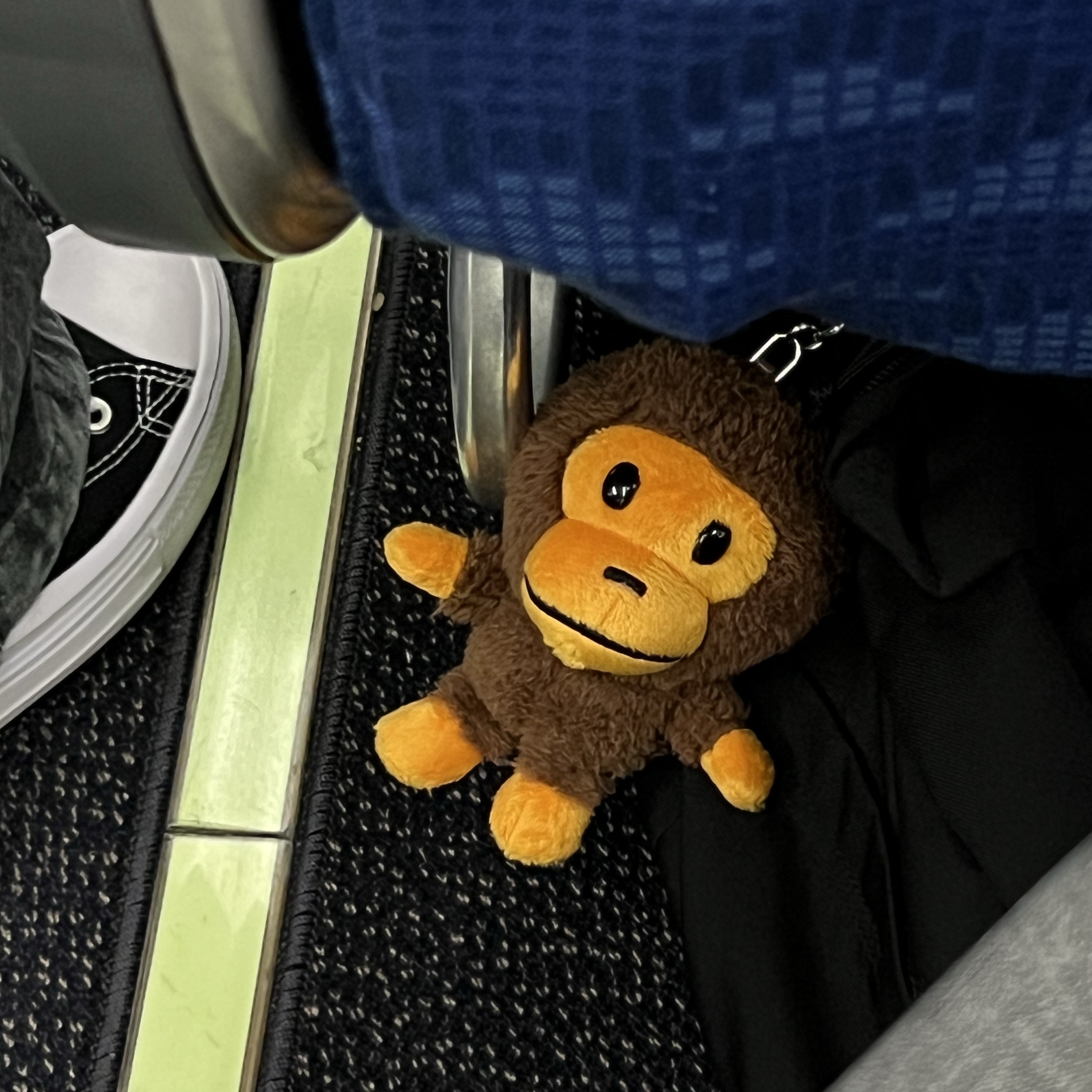 BAPE Baby Milo Plush Doll Key Chain 12cm Brown 착용 스타일