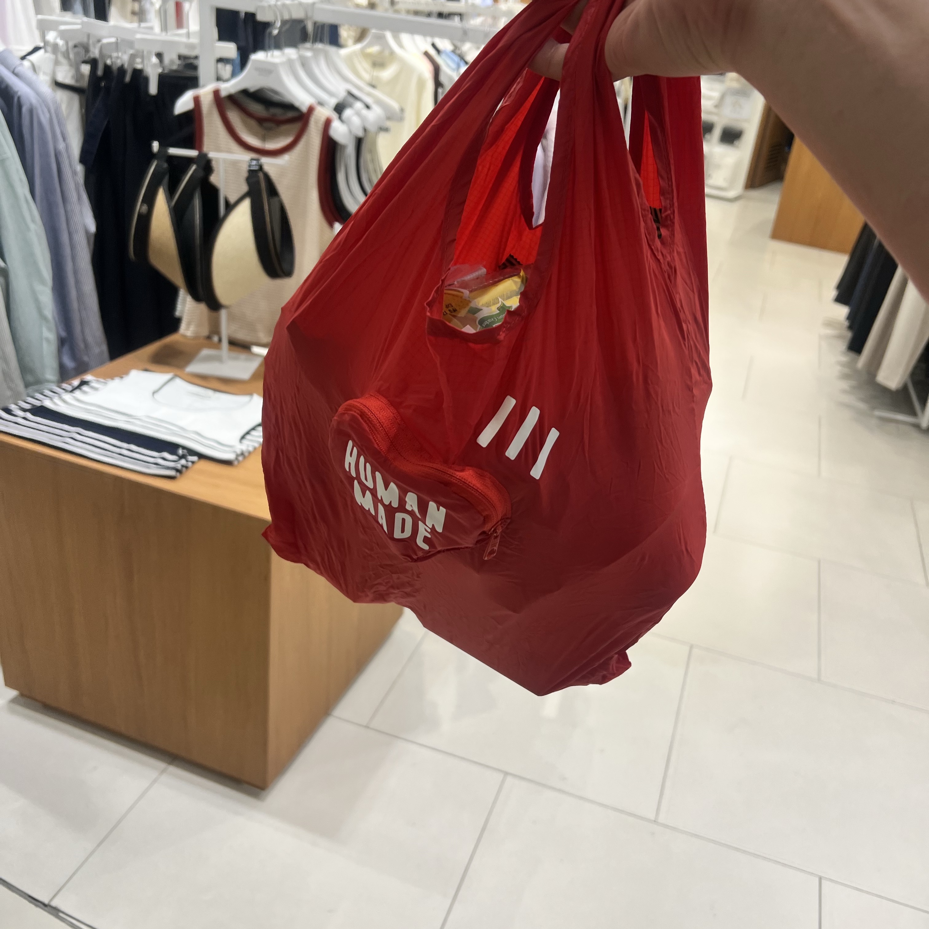 Human Made Heart Shopping Bag Small Red, Stussy Fuzzy Dice T-Shirt White 착용 스타일 - 2