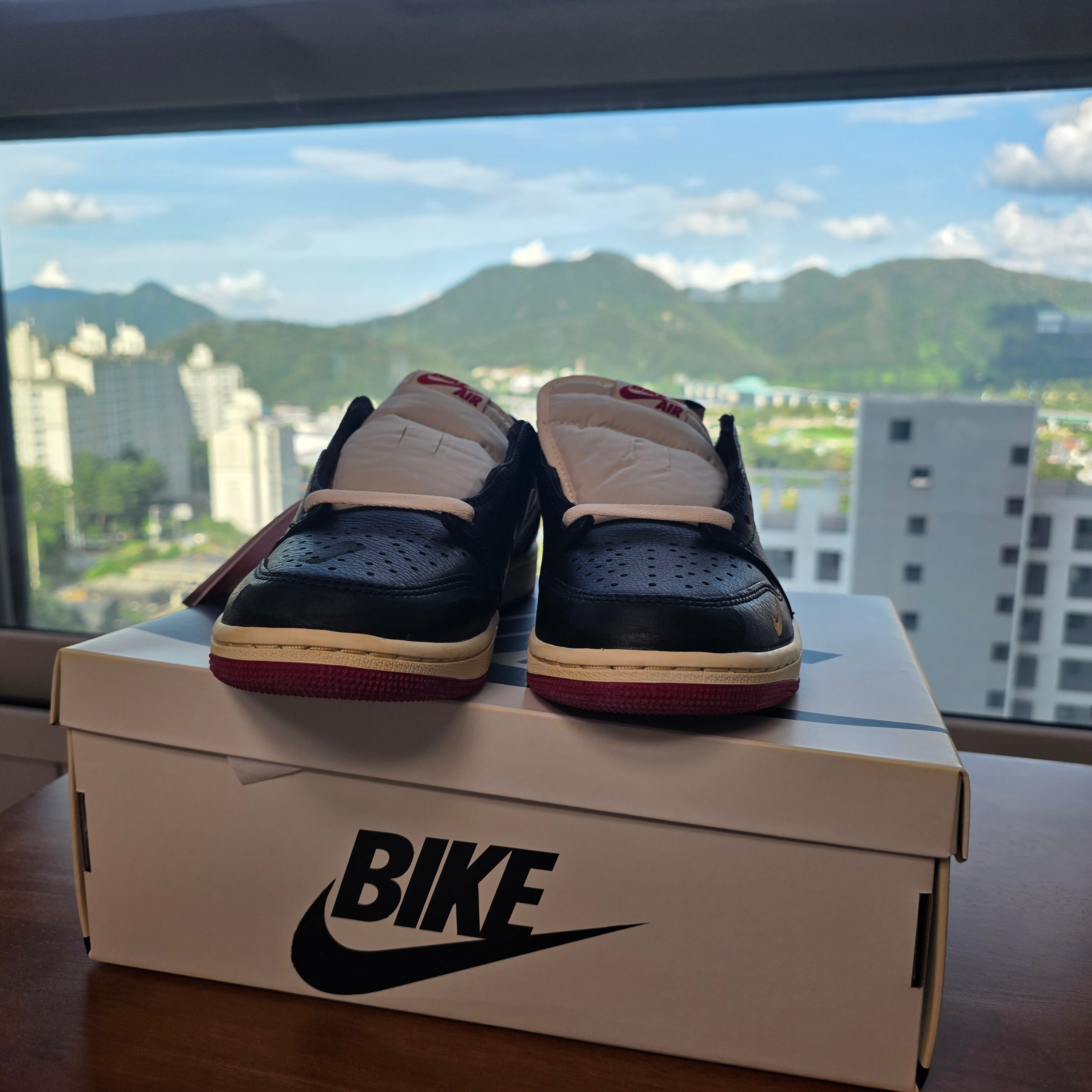 Jordan 1 x Nigel Sylvester Retro Low OG Better With Time 착용 스타일 - 1