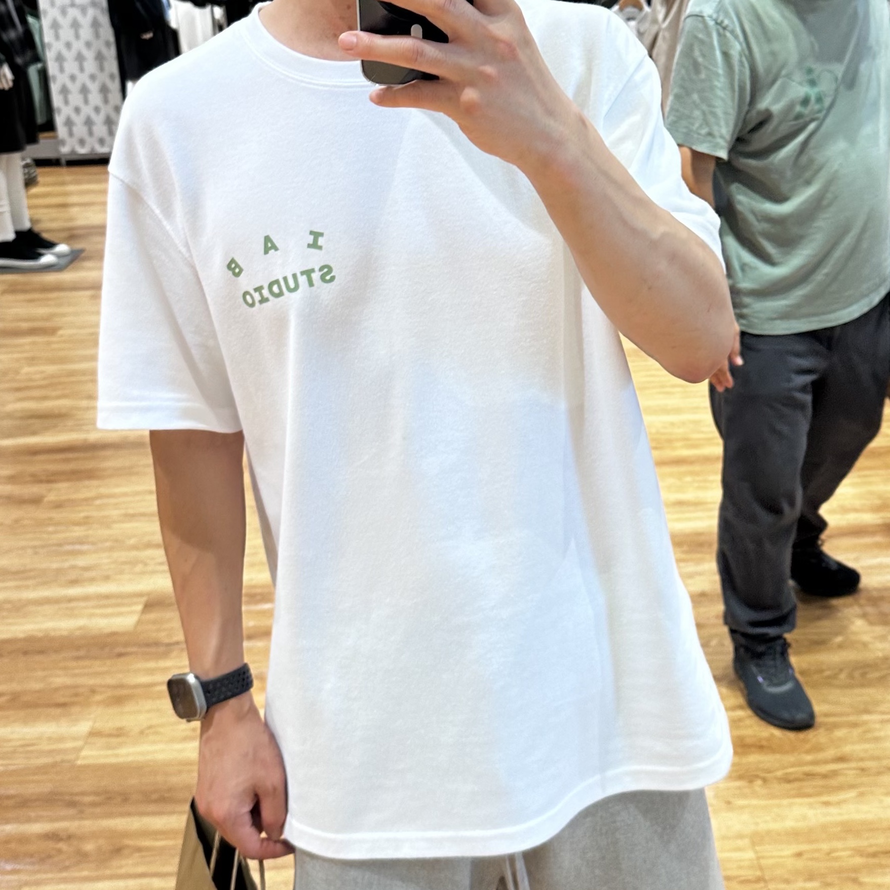 IAB Studio T-Shirt White Light Green 착용 스타일
