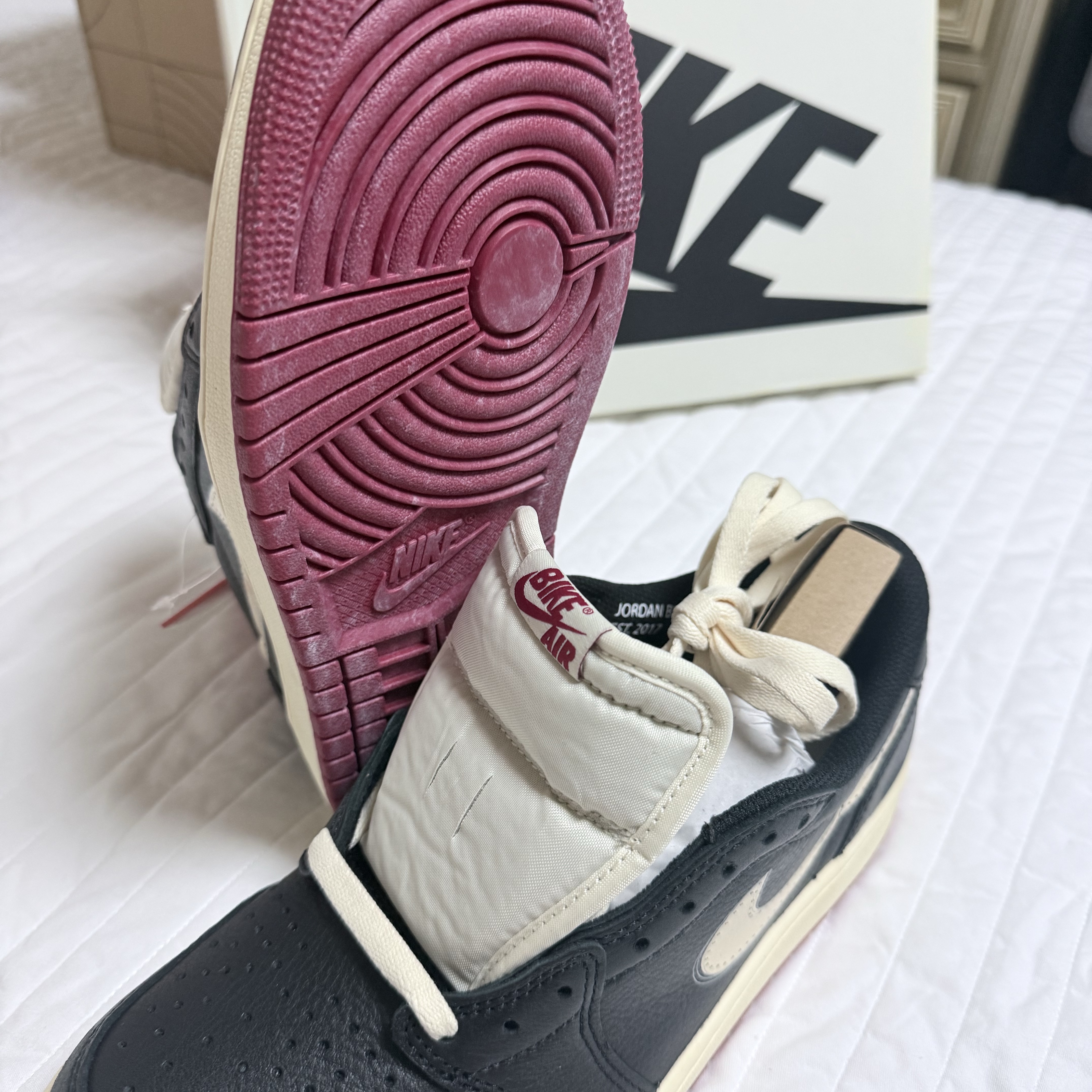 Jordan 1 x Nigel Sylvester Retro Low OG Better With Time 착용 스타일 - 3