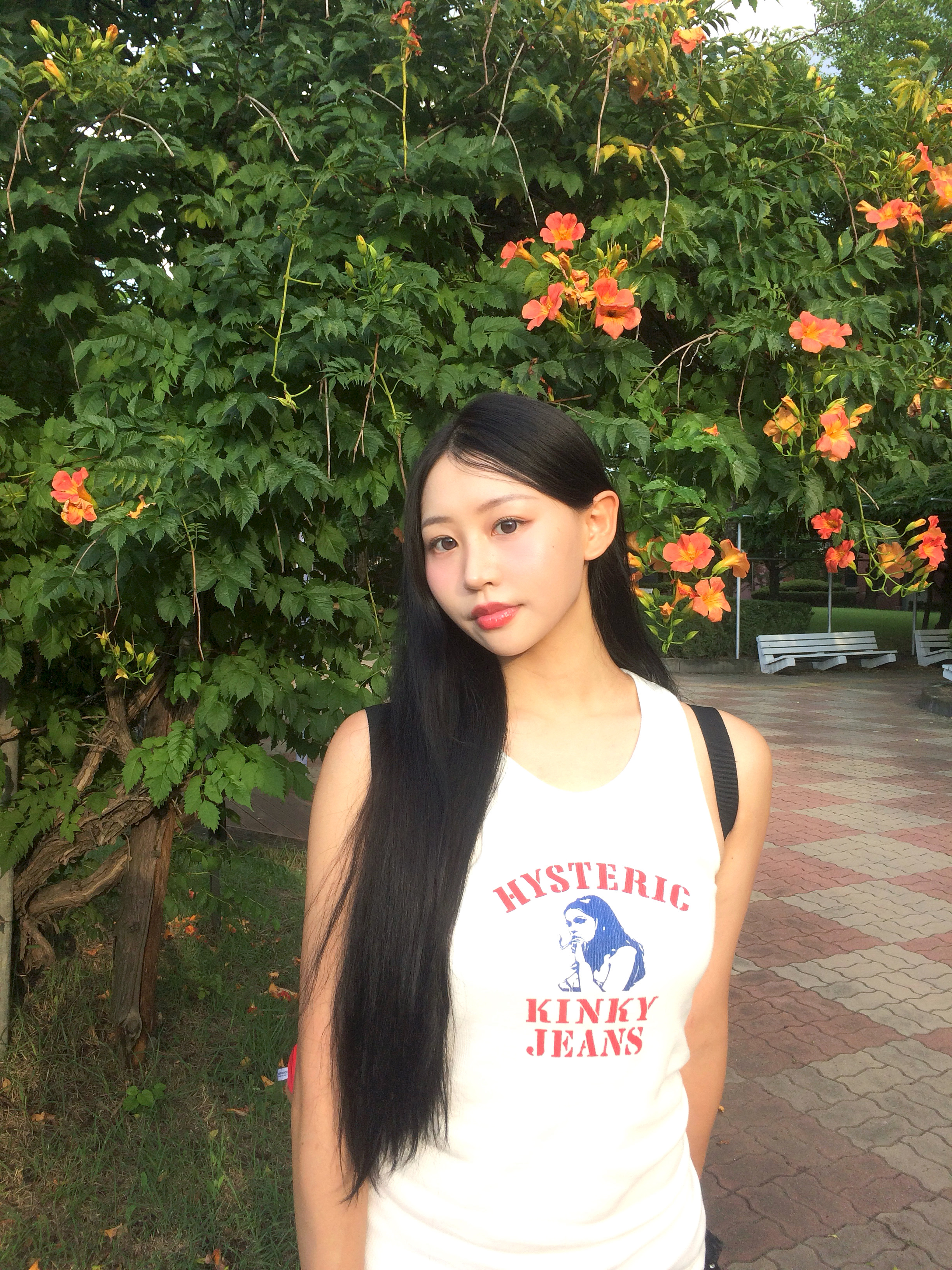 Hysteric Glamour Hys Kinky Jeans Tank Top White 착용 스타일 - 4
