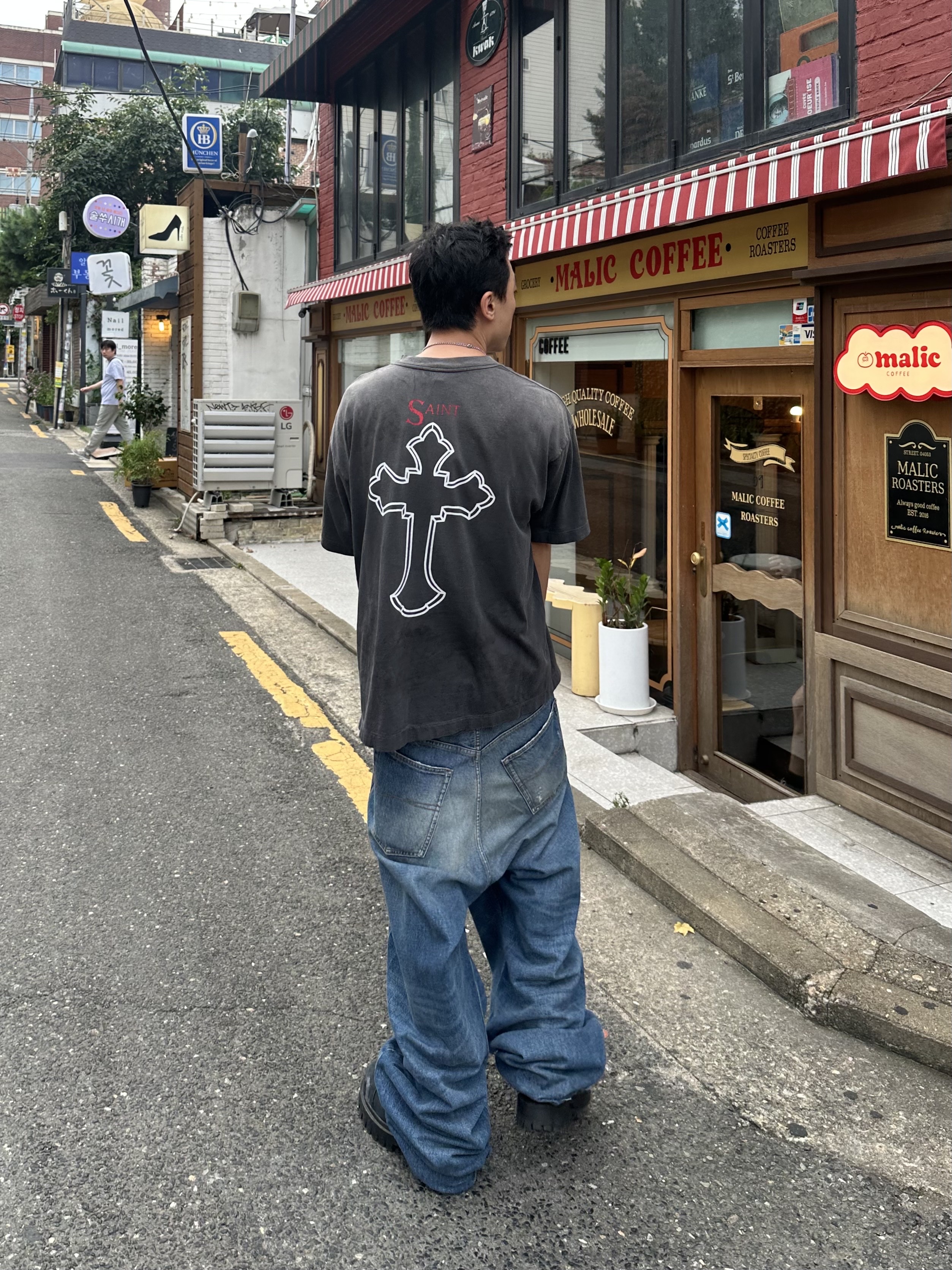 Saint Mxxxxxx x 2Pac S/S T-Shirt Black - 25SS 착용 스타일 - 3