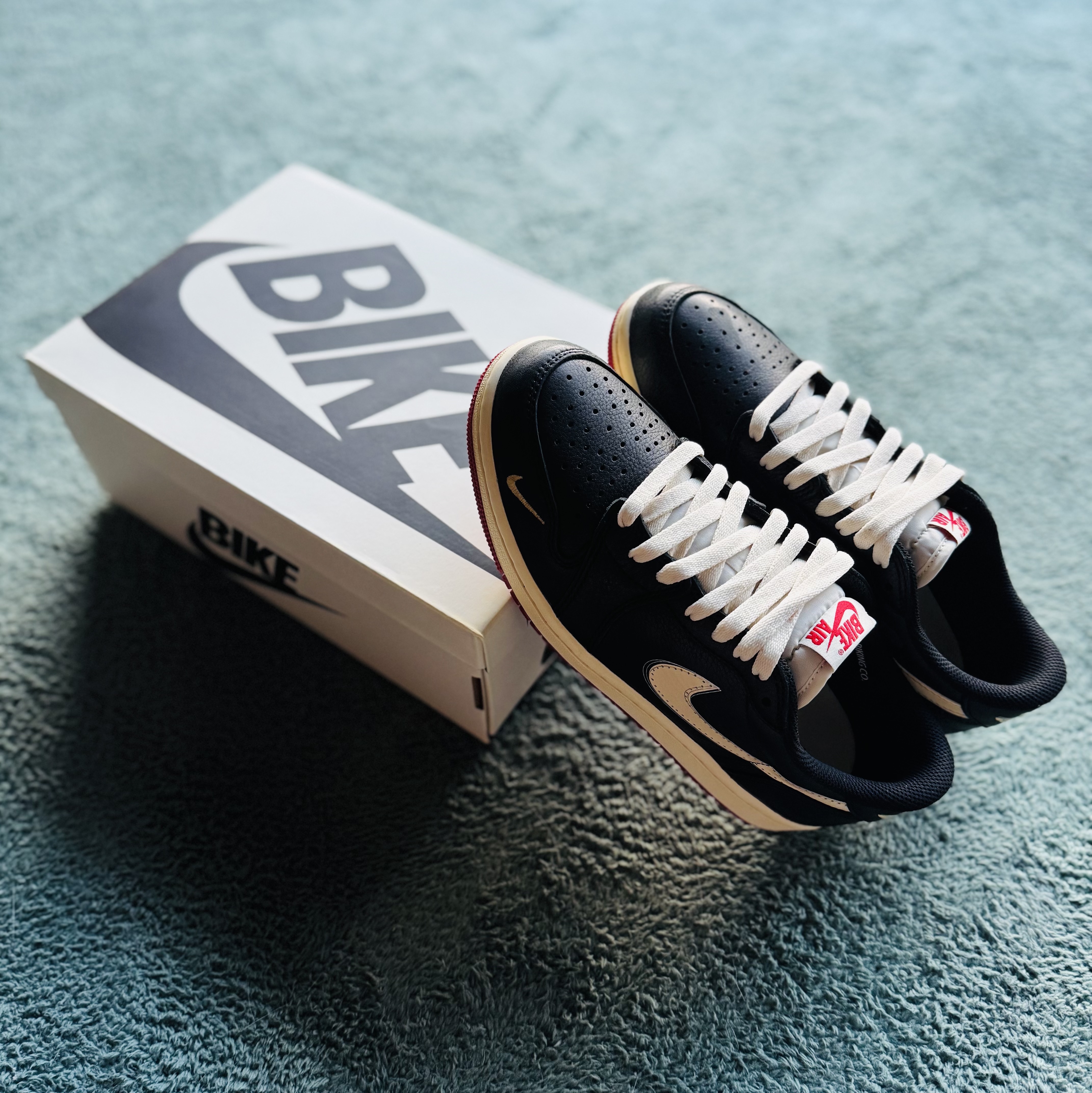 Jordan 1 x Nigel Sylvester Retro Low OG Better With Time 착용 스타일 - 3
