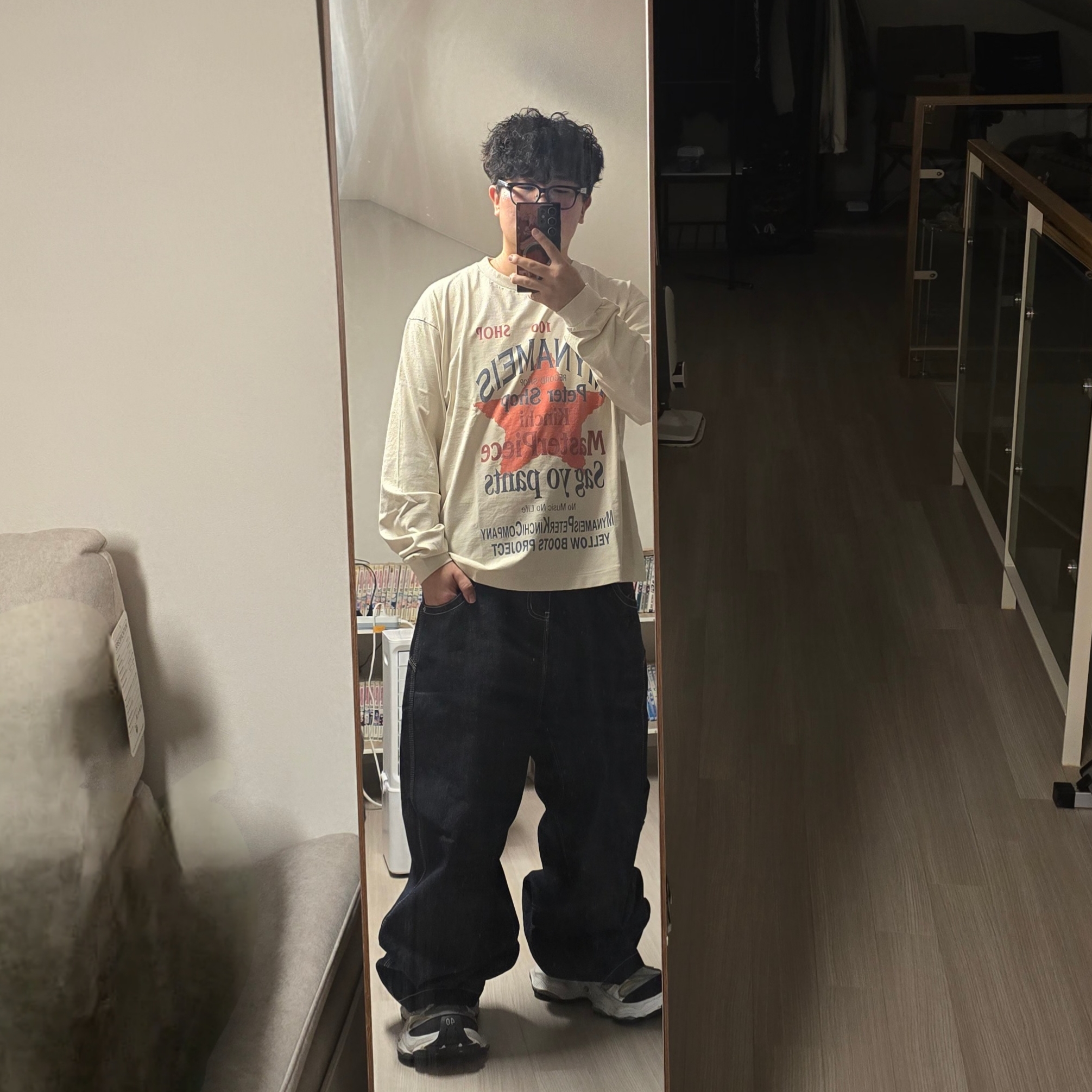 Project G/R Retro Baggy Denim Pants Dark Navy, Balenciaga Cargo Sneakers White Grey 착용 스타일