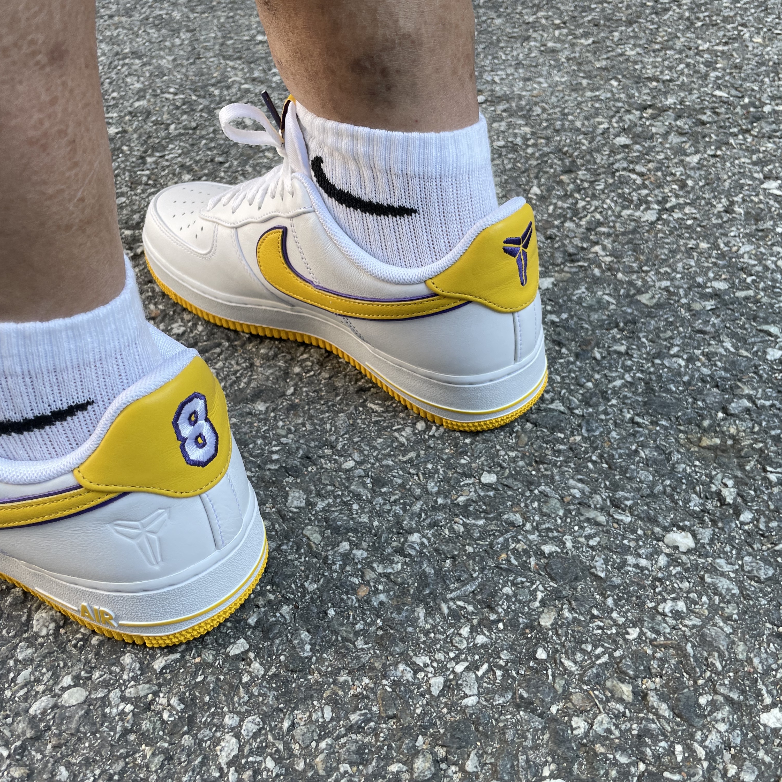 Nike x Kobe Bryant Air Force 1 Low Retro QS Varsity Maize and Varsity Purple 착용 스타일