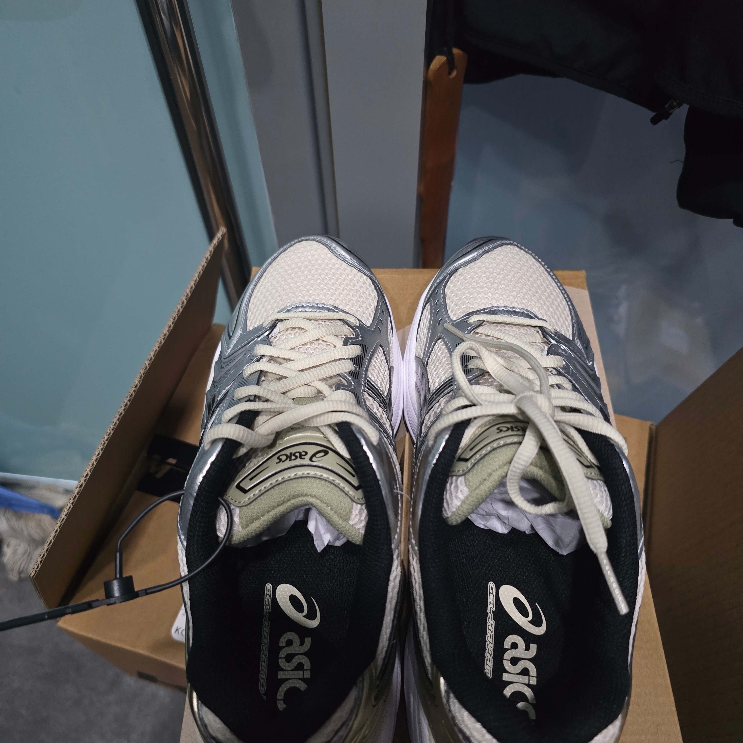 Asics Gel-Kayano 14 Birch Pure Silver 착용 스타일 - 3