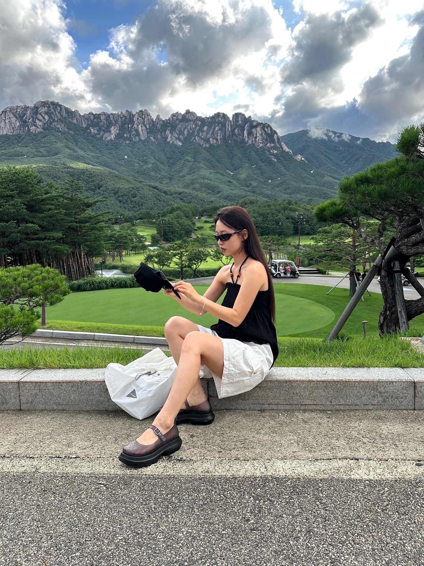 (W) Rockfishweatherwear Glair Flatform Maryjanes Glitter Black 착용 스타일 - 1