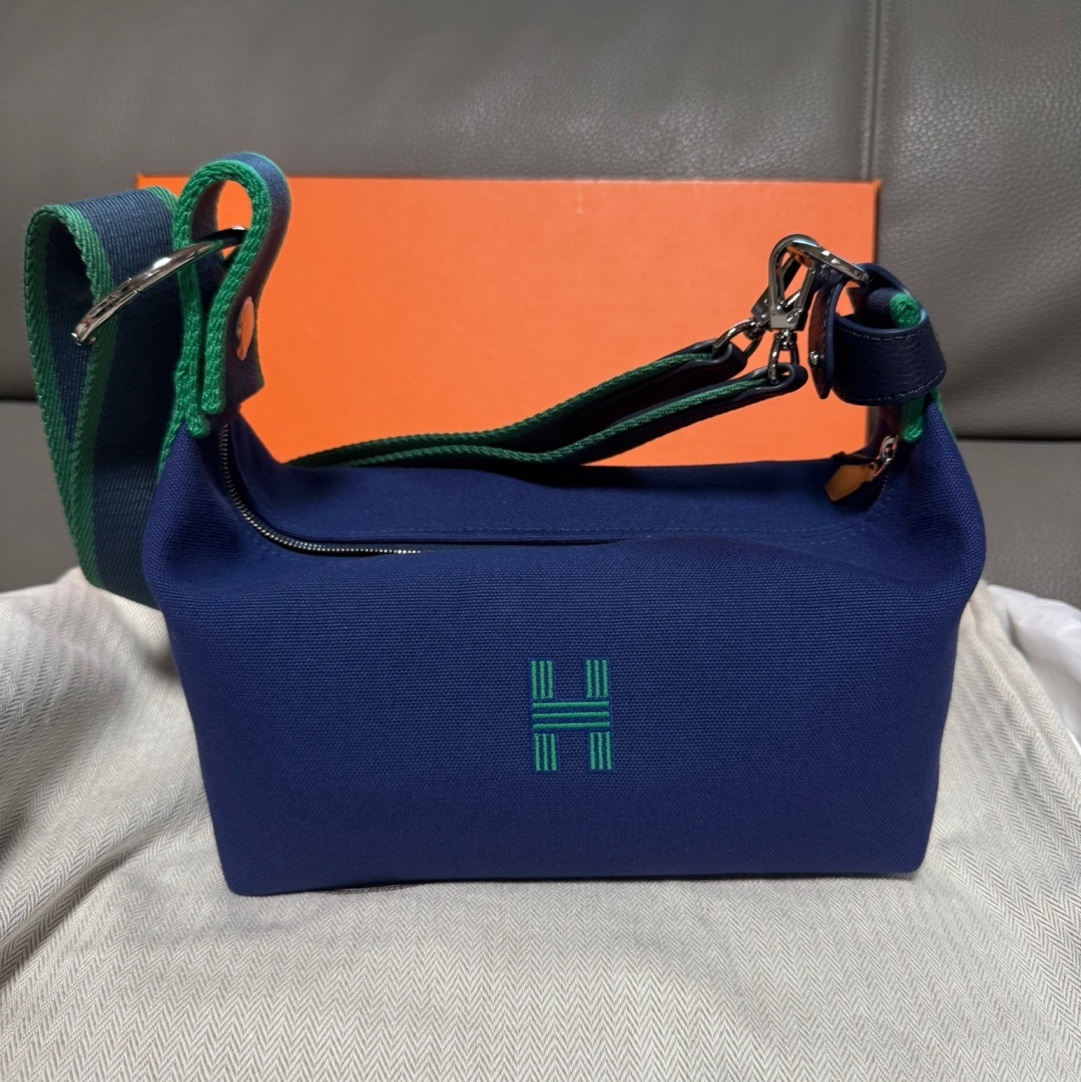 Hermes Small Bride-A-Brac Case Canvas & Marine 착용 스타일 - 2