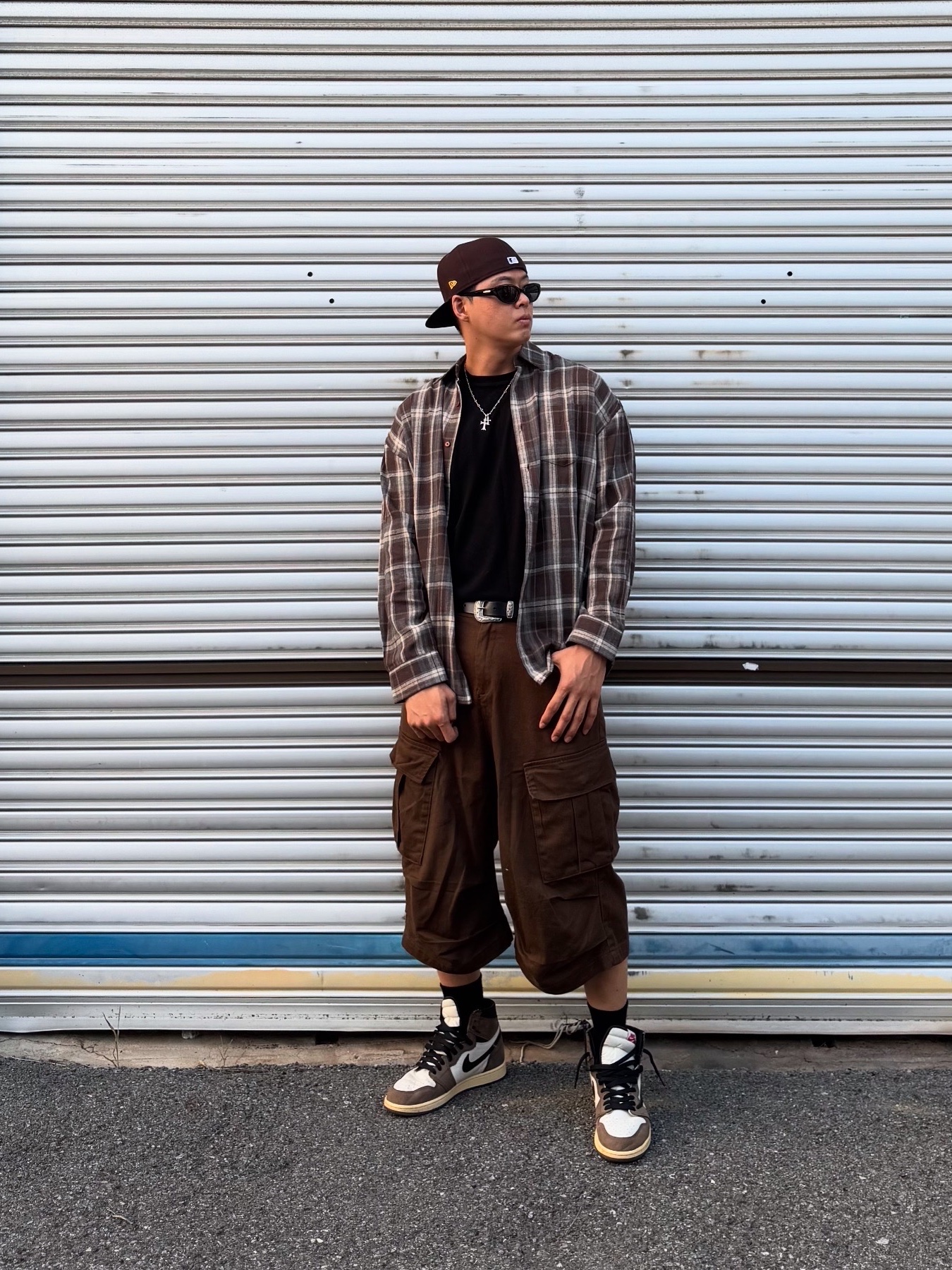 Jordan 1 x Travis Scott Retro High OG SP Mocha, New Era MLB Authentic San Diego Padres Game Brown 착용 스타일 - 2