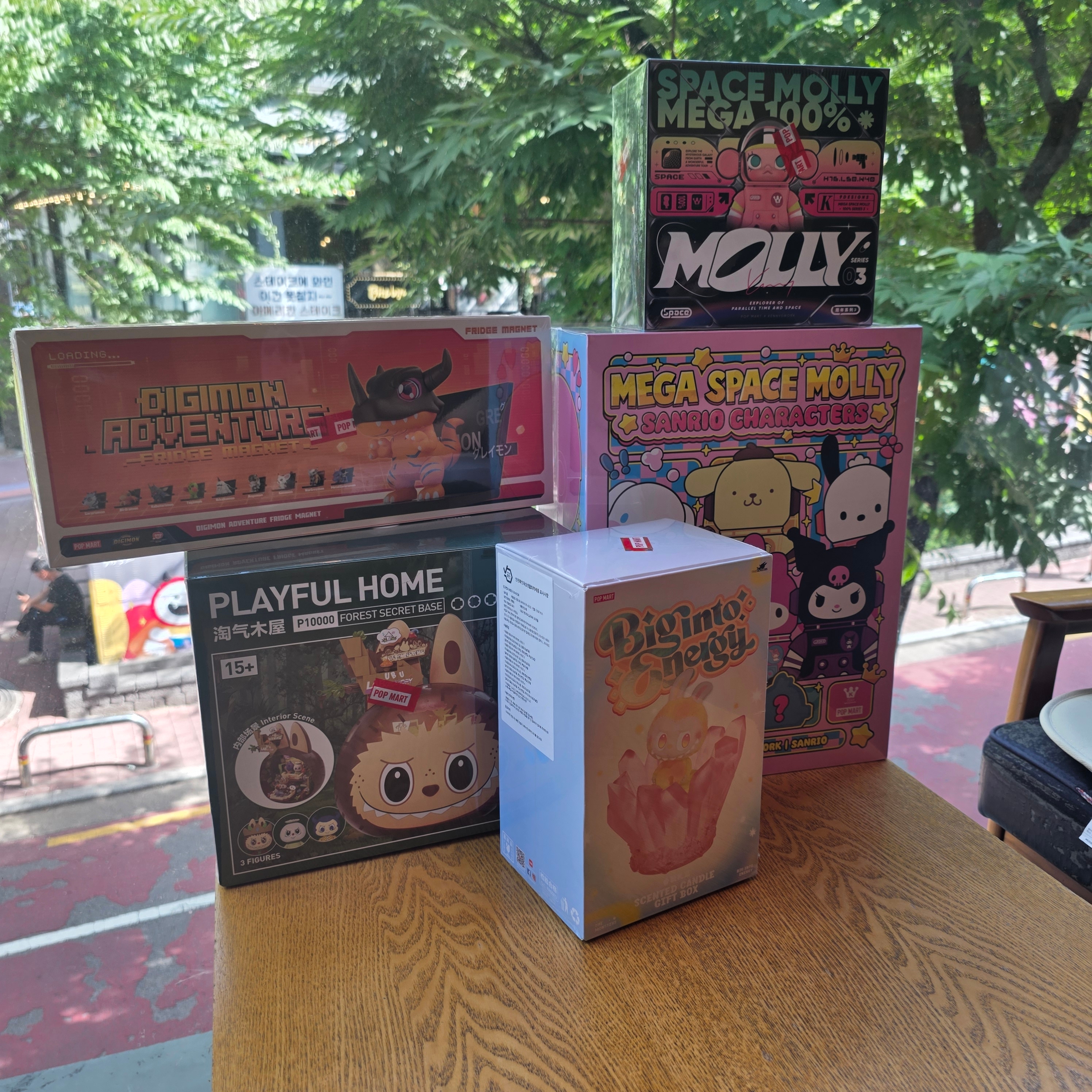 Pop Mart Digimon Adventure Fridge Magnet Series Figures (1 Blind Box), Pop Mart Mega Space Molly Sanrio Sealed Case 400% (1 Blind Box) 착용 스타일