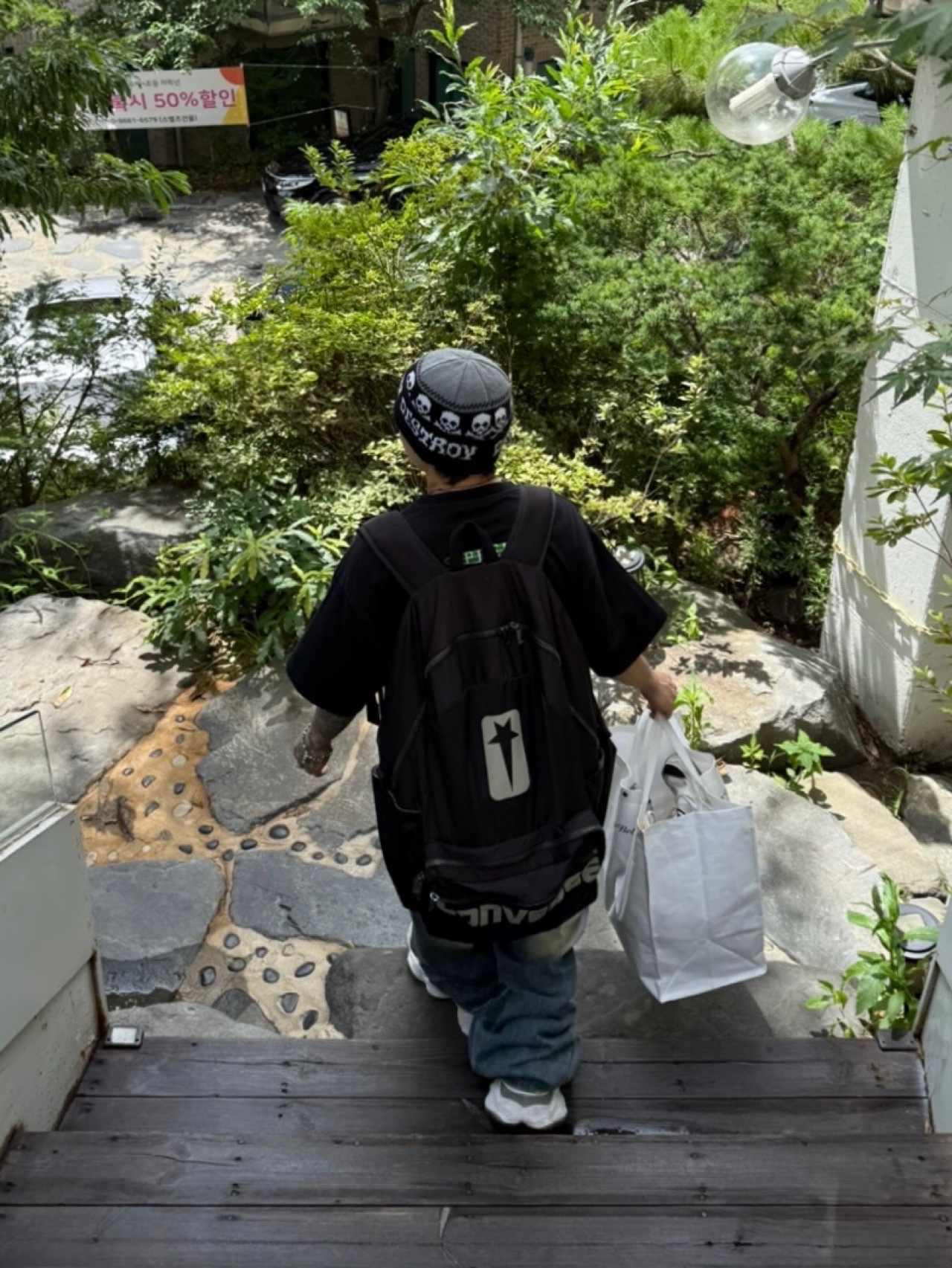 Balenciaga Cargo Sneakers White Grey, Converse x Drkshdw Oversized Backpack Black 착용 스타일 - 8