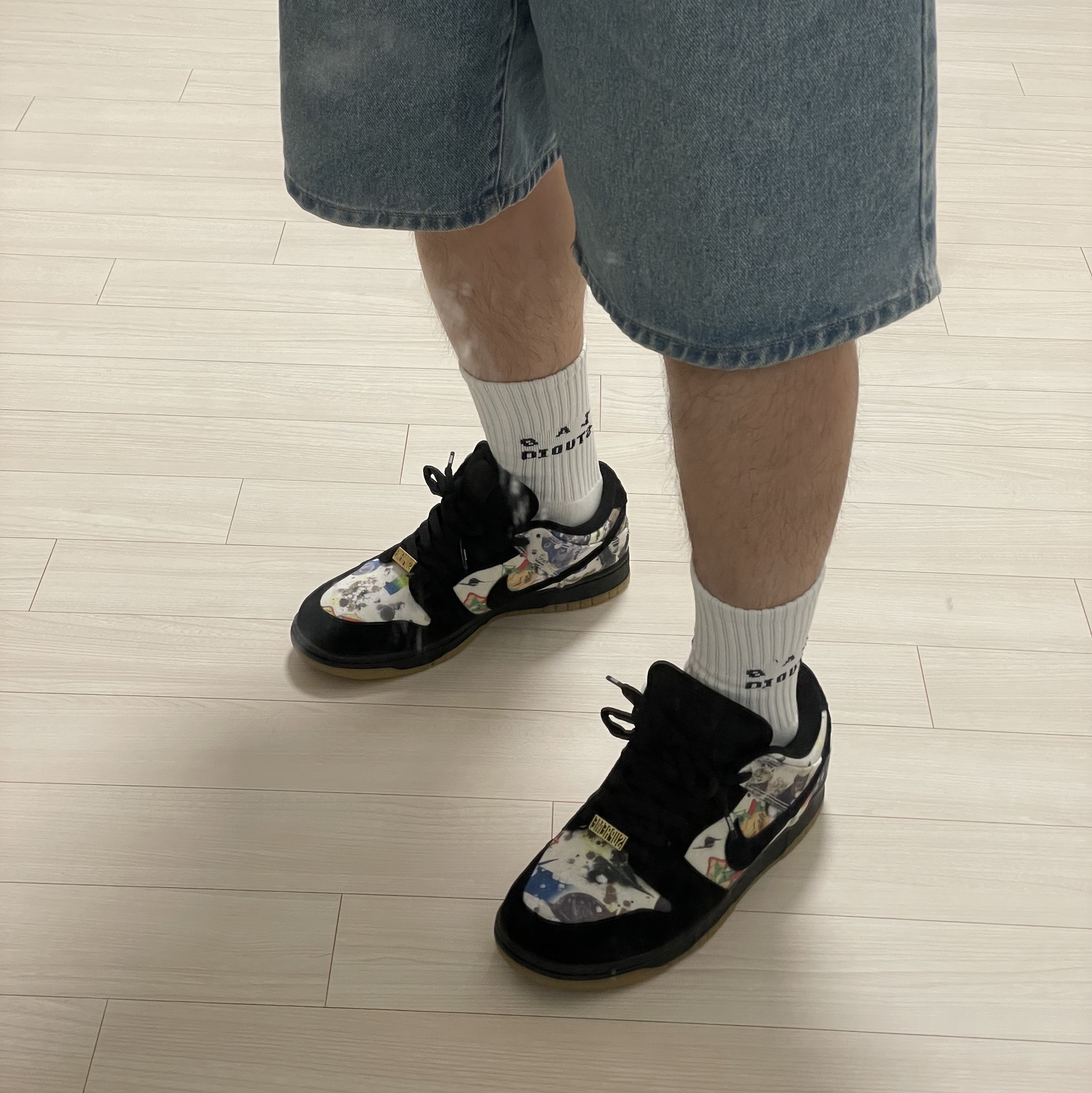 Nike x Supreme SB Dunk Low QS Rammellzee Black 착용 스타일 - 3