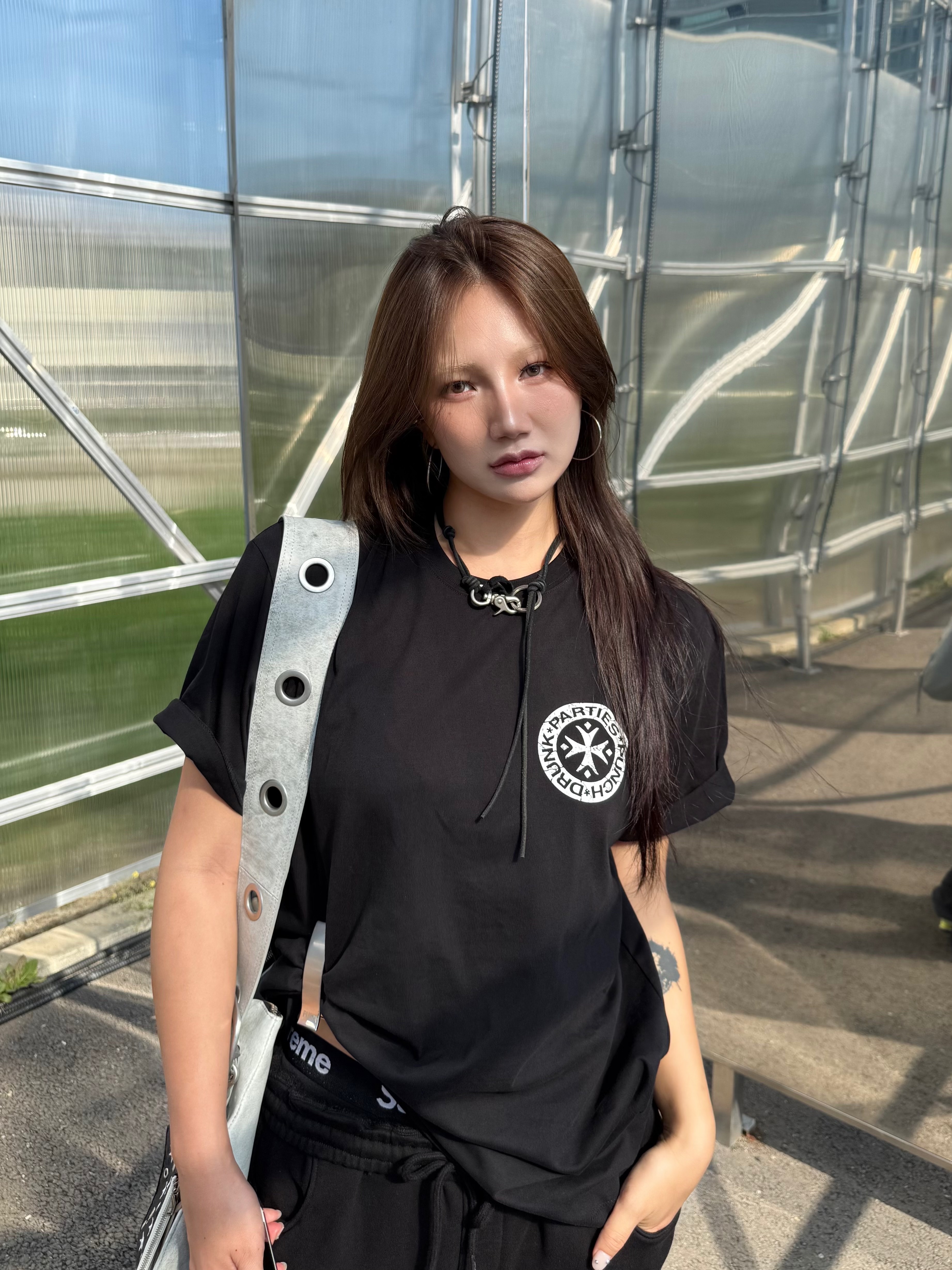 Punch Drunk Parties Hurt Logo Narrow Tee Black 착용 스타일