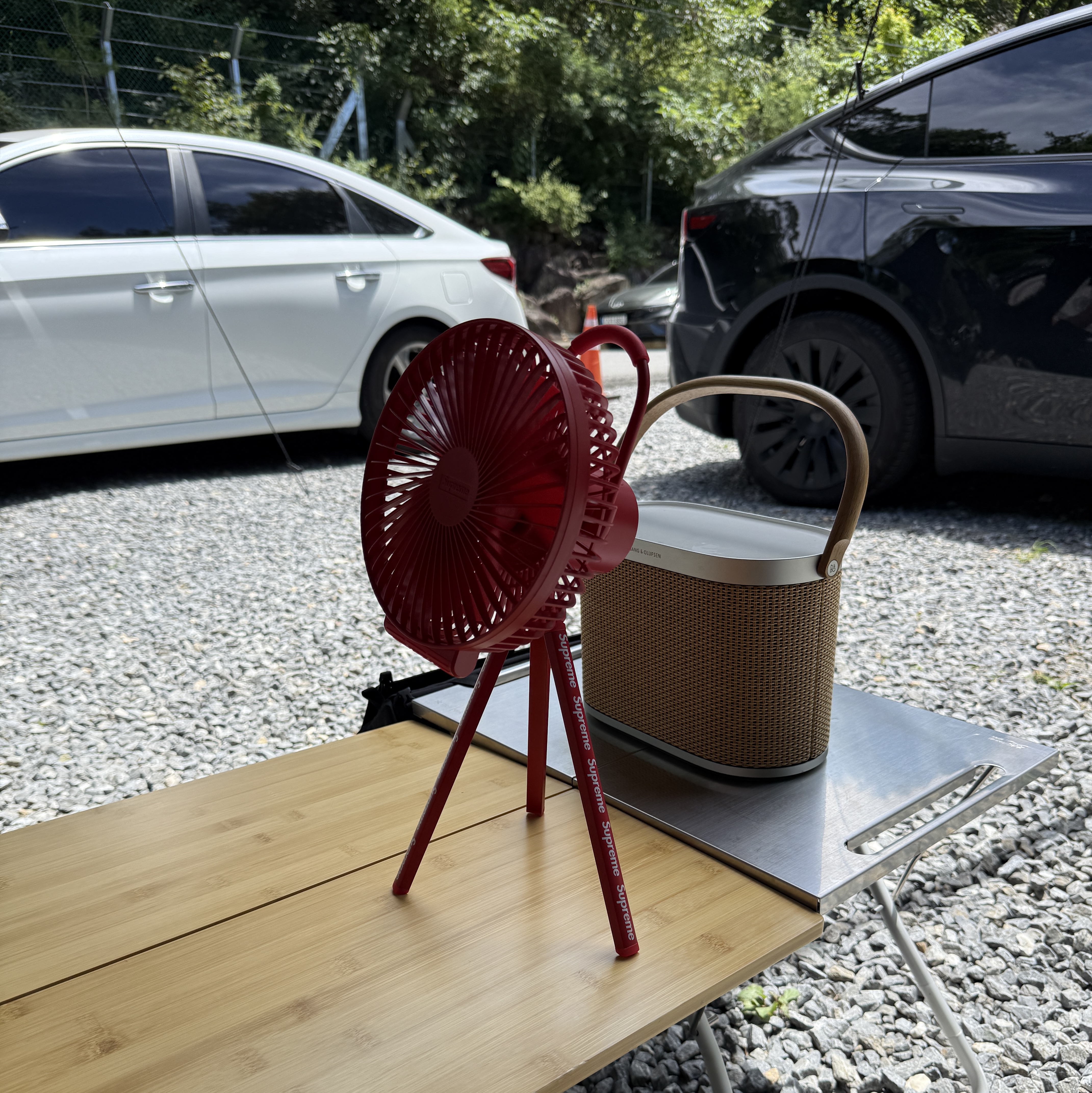 Bang & Olufsen Beosound A5 Nordic Weave, Supreme x Cargo Container Electric Fan Red - 23FW 착용 스타일