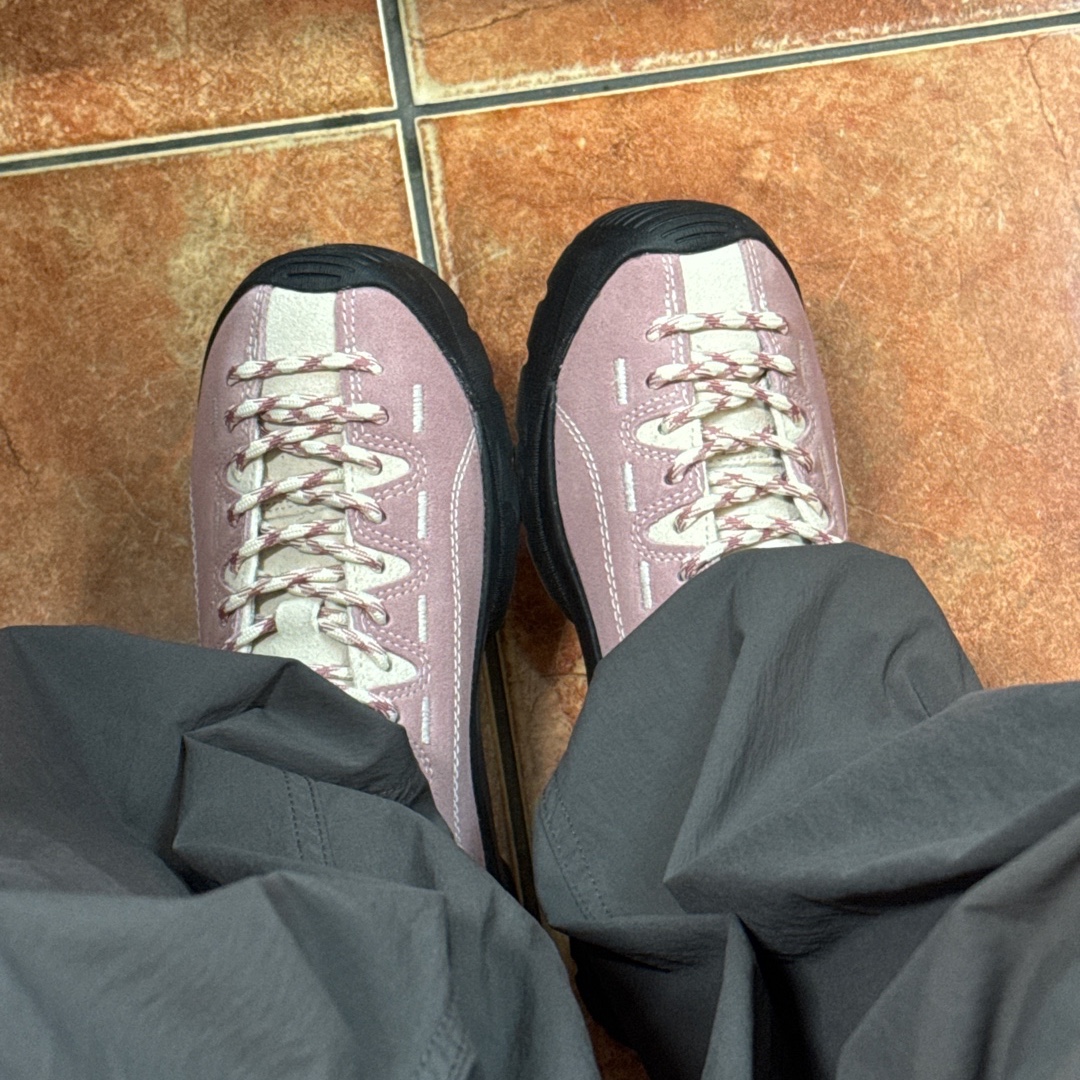 (W) Keen Jasper Suede Sneakers Nostalgia Rose Birch 착용 스타일