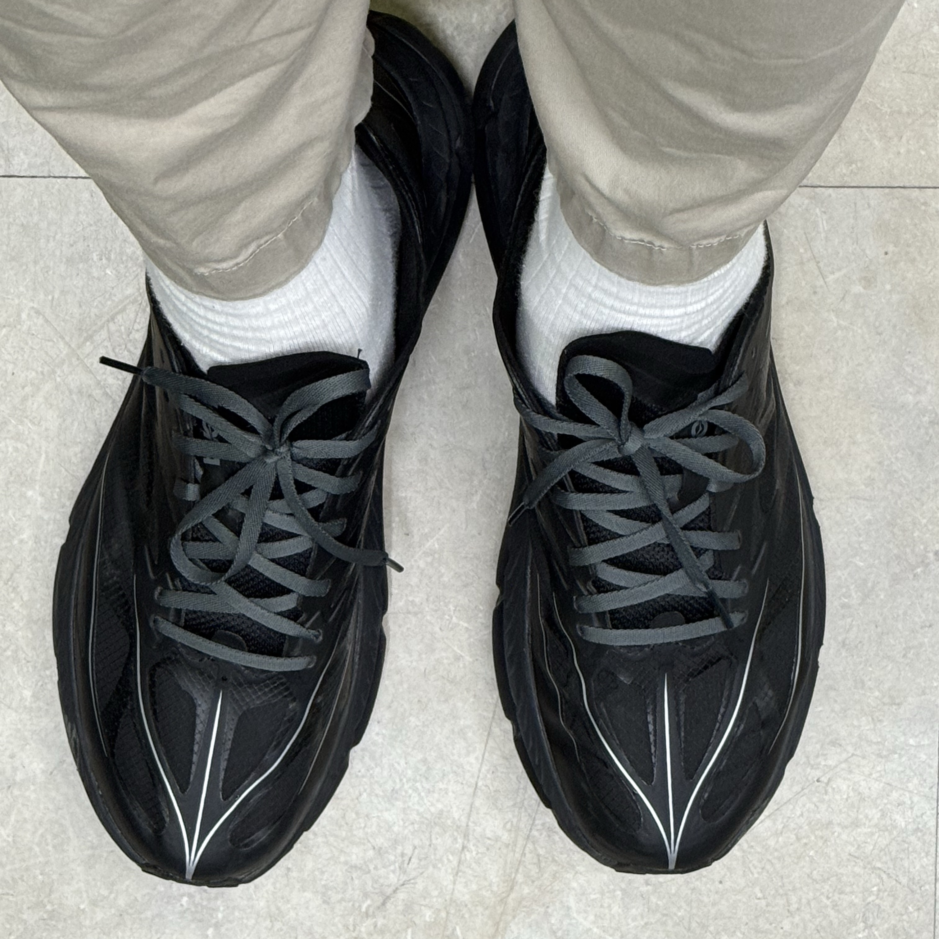 Hoka Mafate Speed 4 Lite Black Outer Orbit 착용 스타일