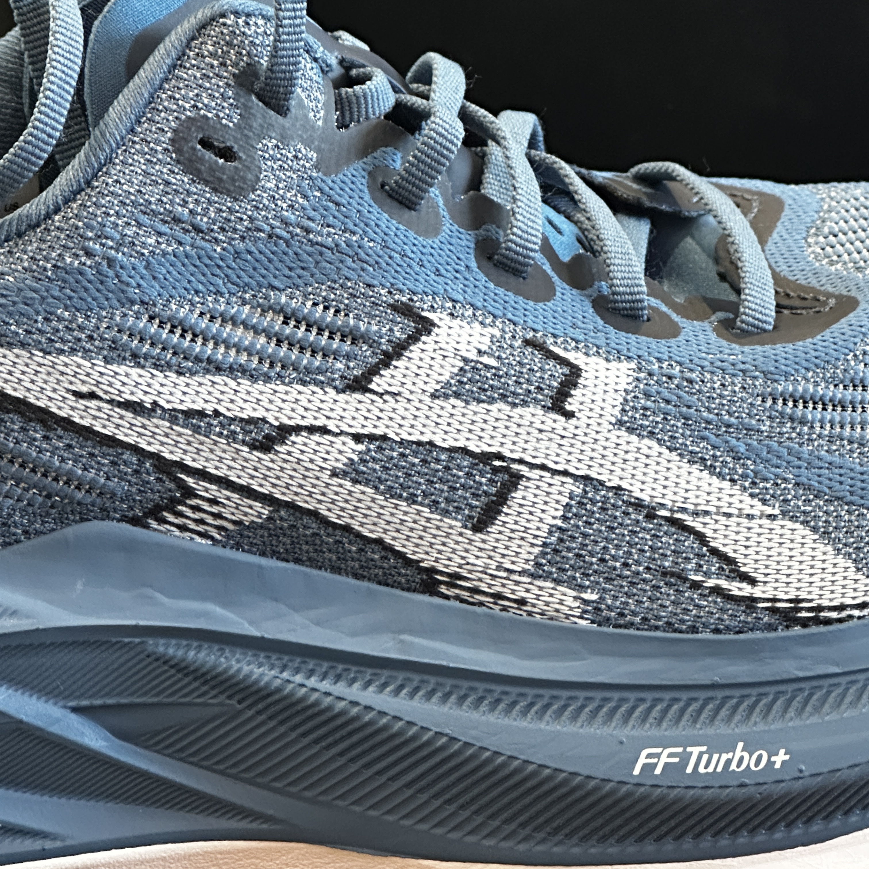 Asics Superblast 2 Winter Sea White 착용 스타일