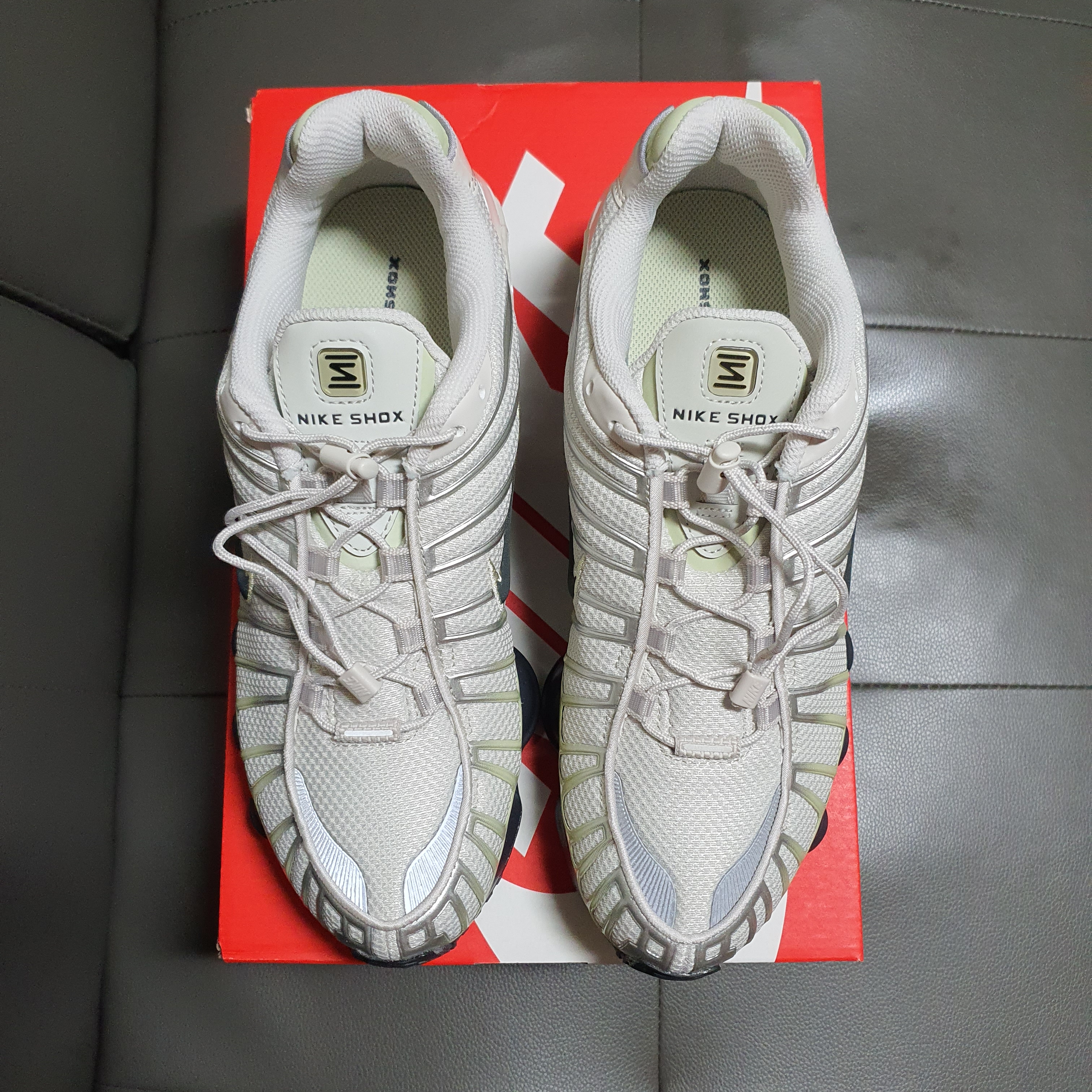 (W) Nike Shox TL Light Bone Olive Aura 착용 스타일