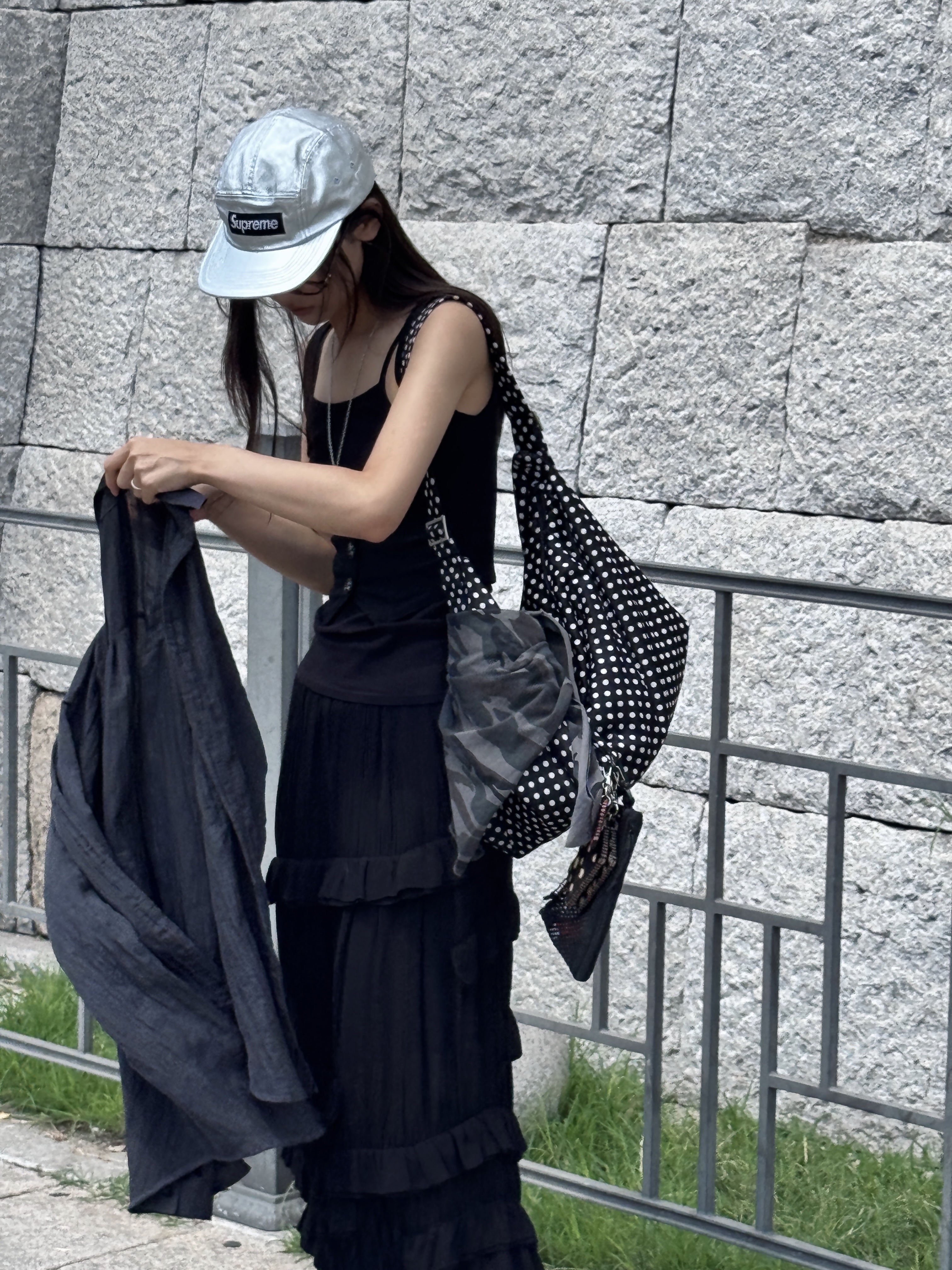 Supreme Washed Chino Twill Camp Cap Silver - 25SS, Crocs Classic Crush Clog Black 착용 스타일 - 2