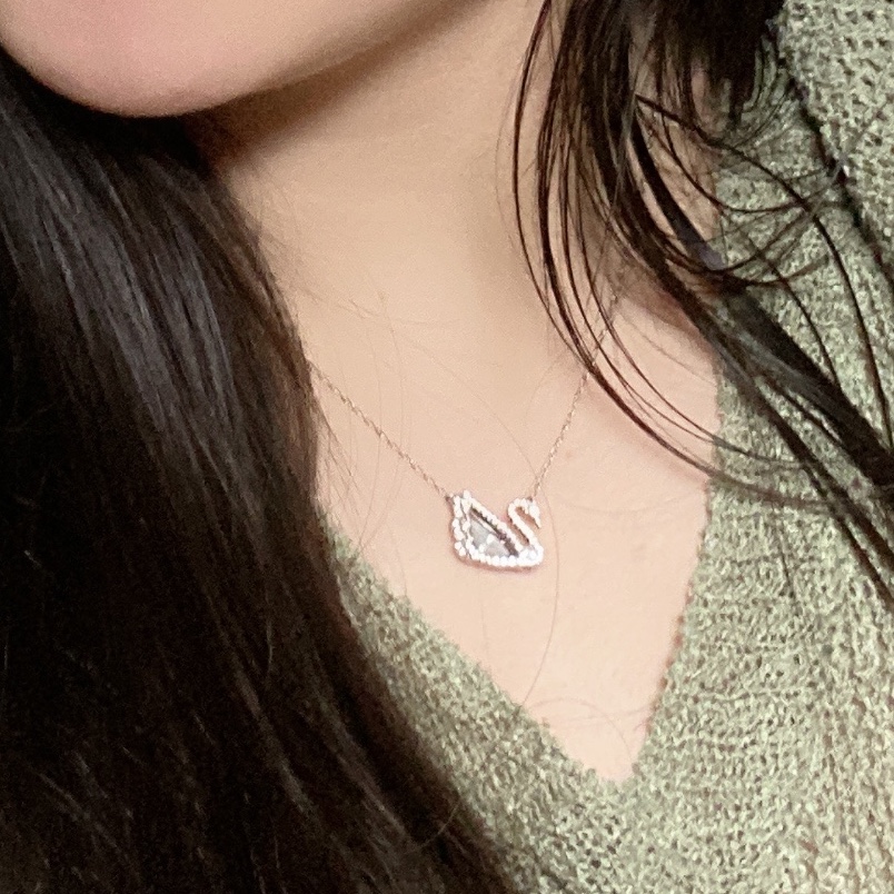 (W) Swarovski Dancing Swan Necklace White Rhodium Plated 착용 스타일