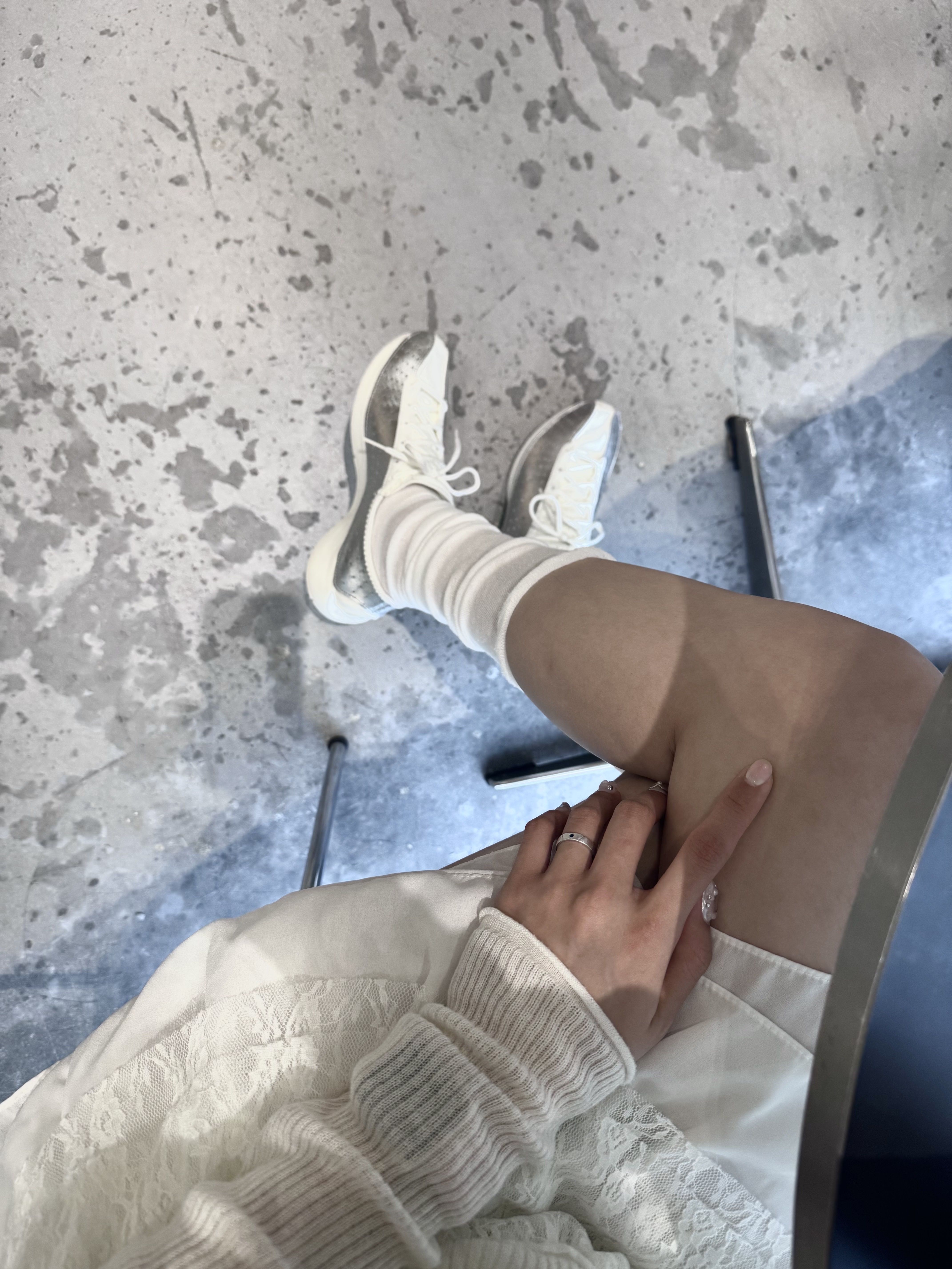 (W) Nike Air Superfly Metallic Silver and Pale Ivory 착용 스타일 - 2