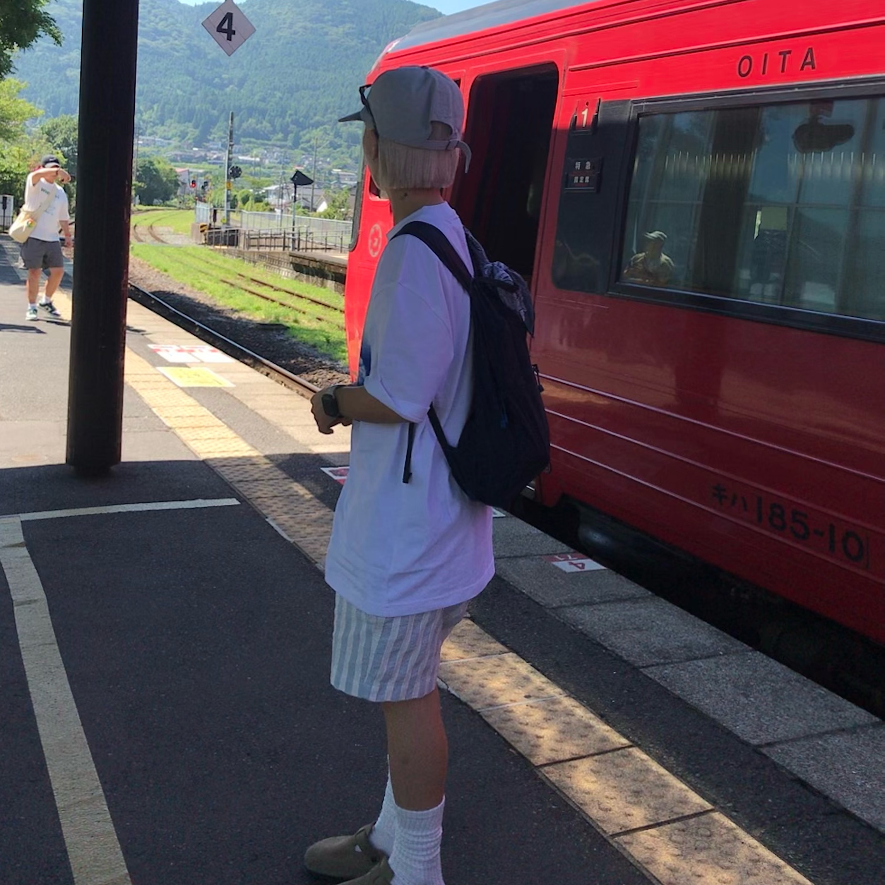 Palace Under The Weather T-Shirt White - 23FW, Birkenstock Boston Braided Taupe - Narrow 착용 스타일 - 4