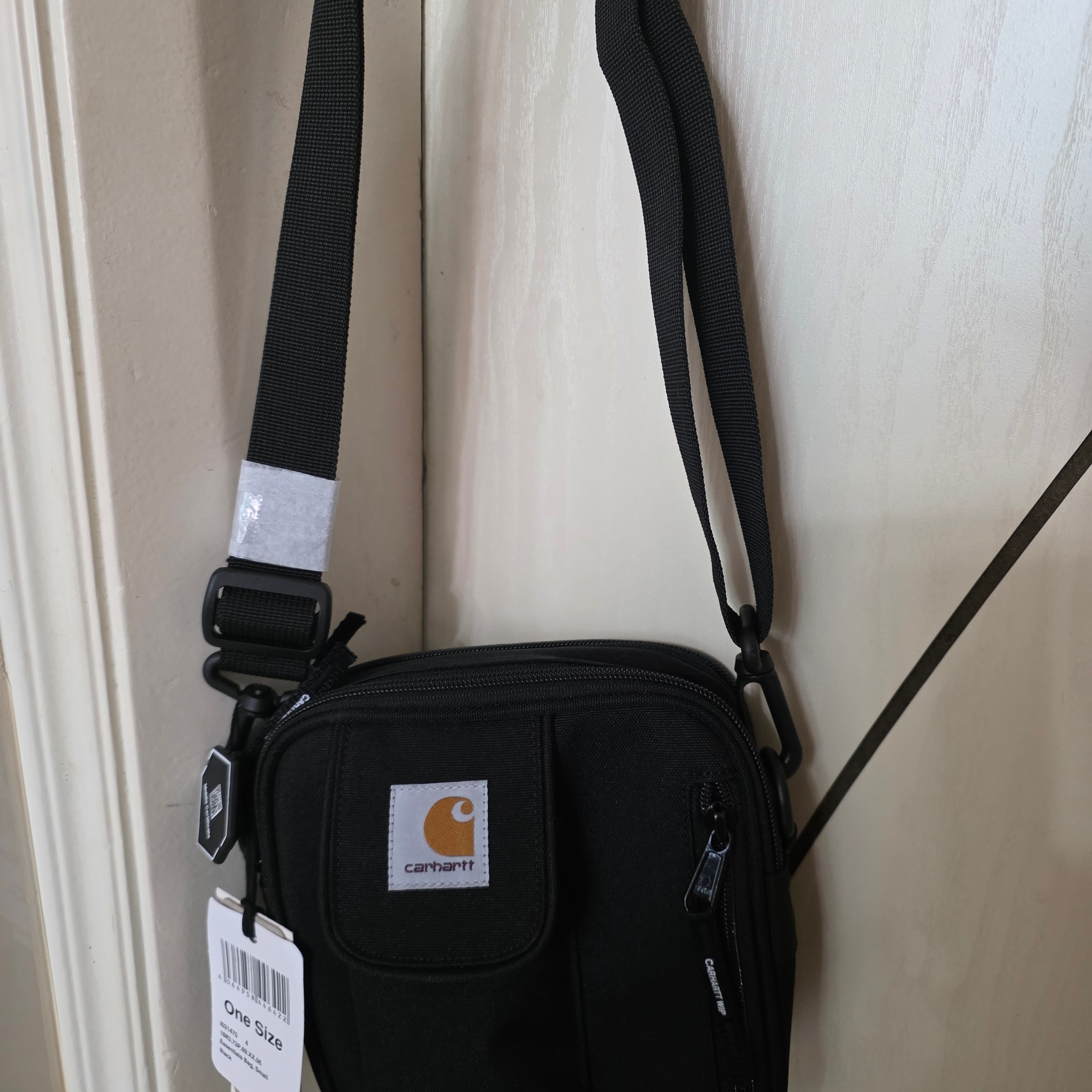 Carhartt WIP Essentials Bag Black 착용 스타일