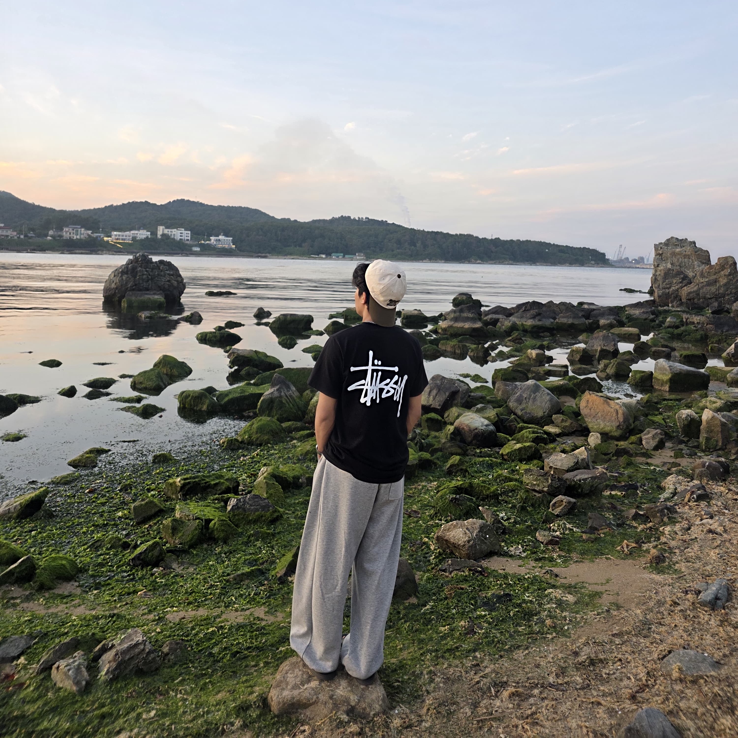 Stussy Basic Stussy T-Shirt Black 2024, 2025 착용 스타일 - 2
