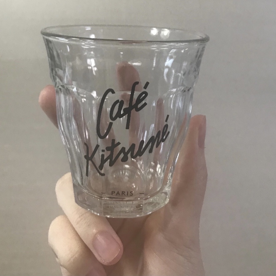 Maison Kitsune Cafe Kitsune Duralex Picardie Glass Black 착용 스타일