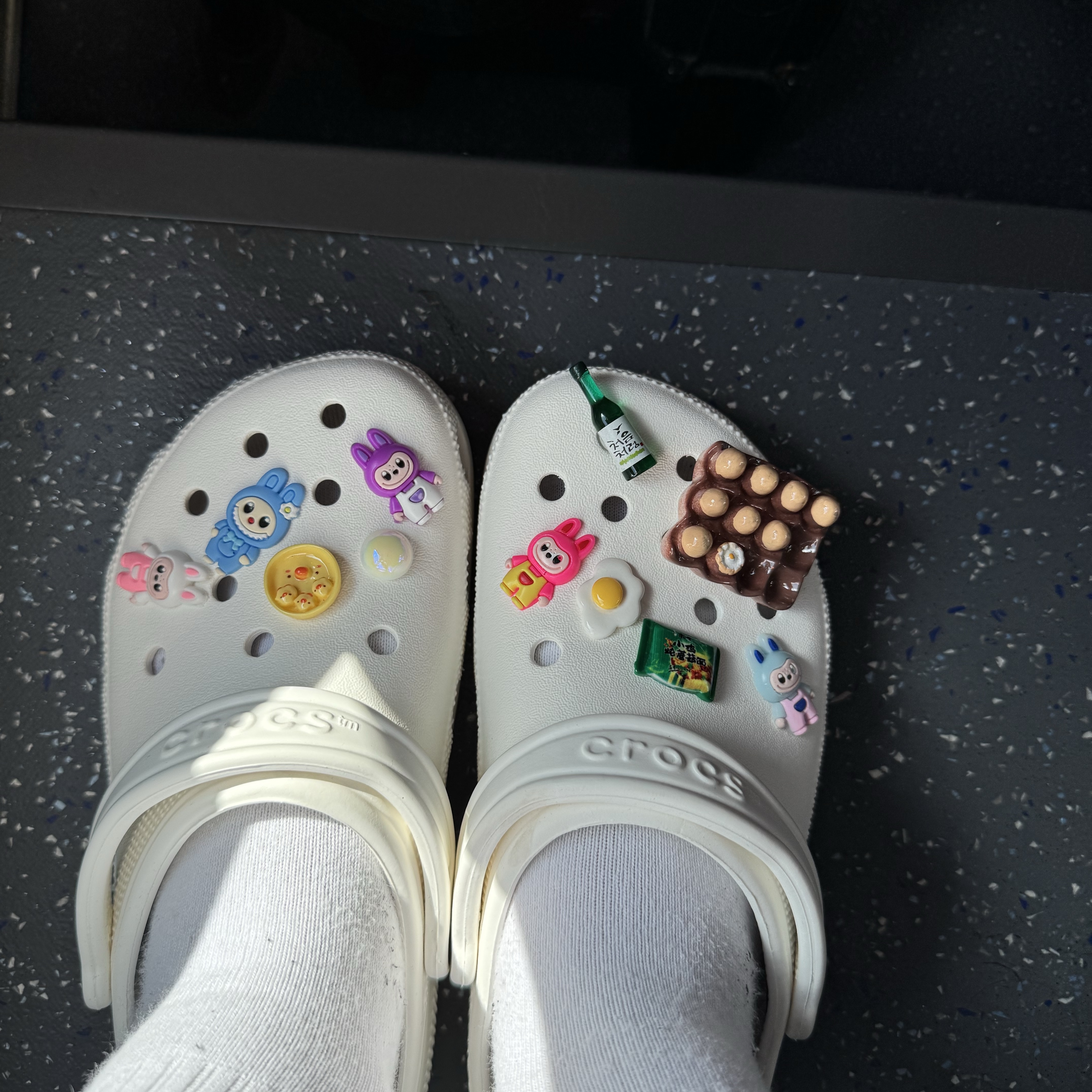 Crocs Classic Clog White 착용 스타일
