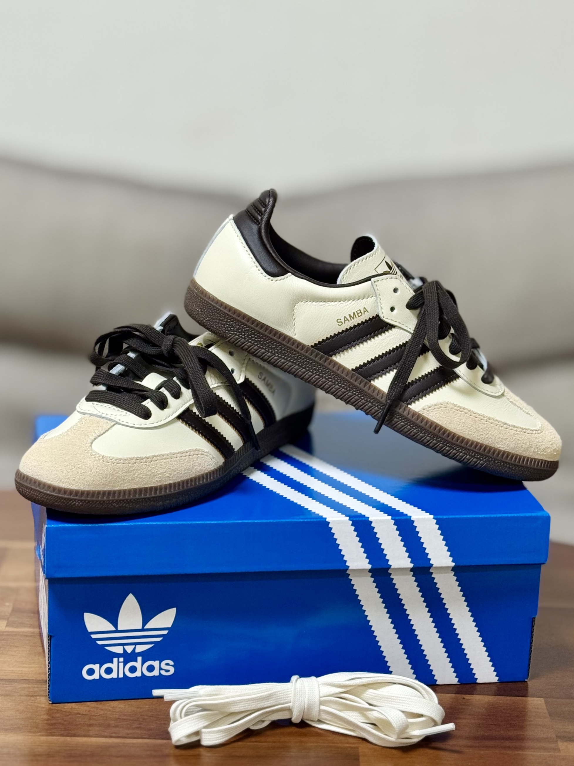 Adidas Samba OG Cream White Dark Brown 착용 스타일