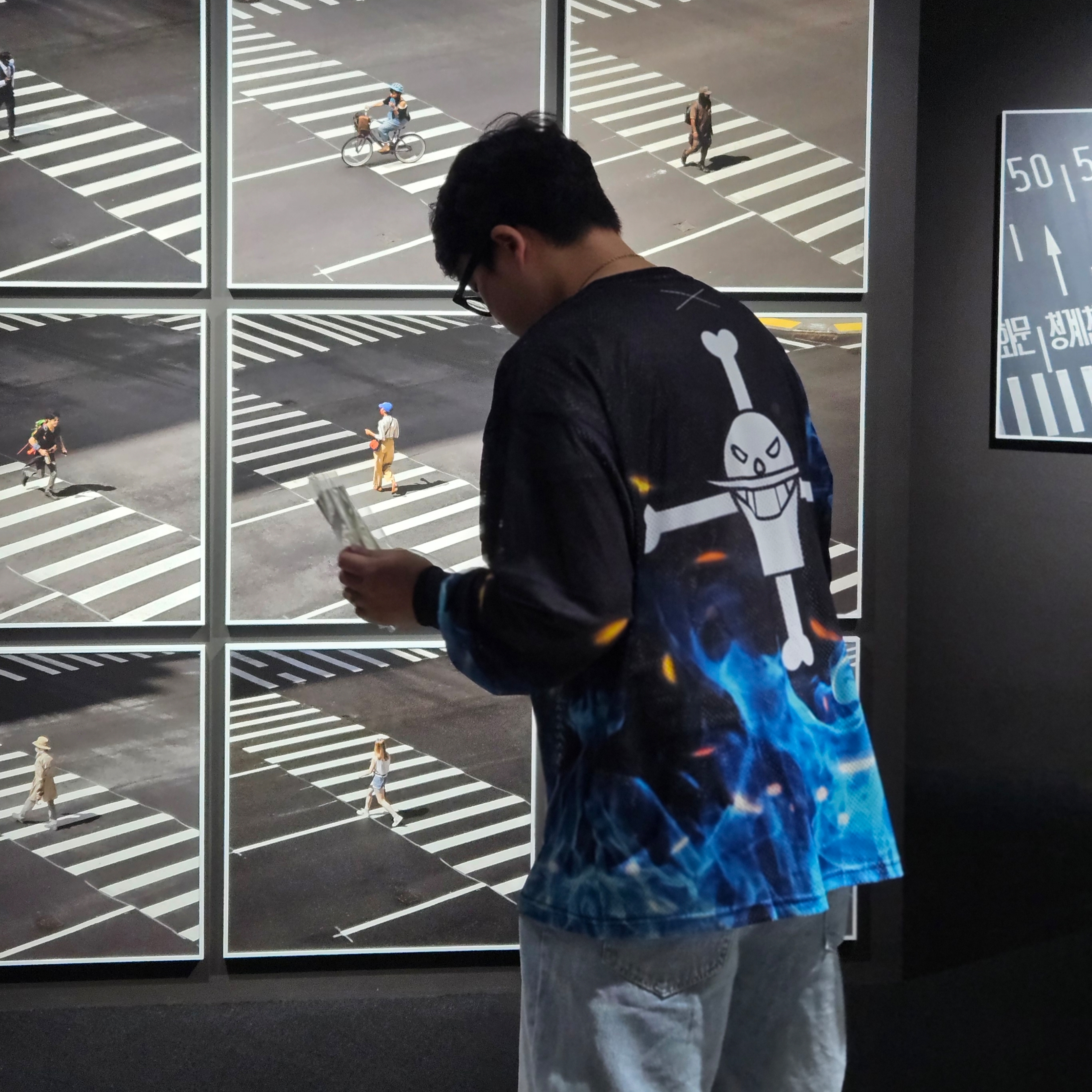 [Last-Order] True Religion x One Piece Phoenix Mesh Long Sleeve Black 착용 스타일 - 1