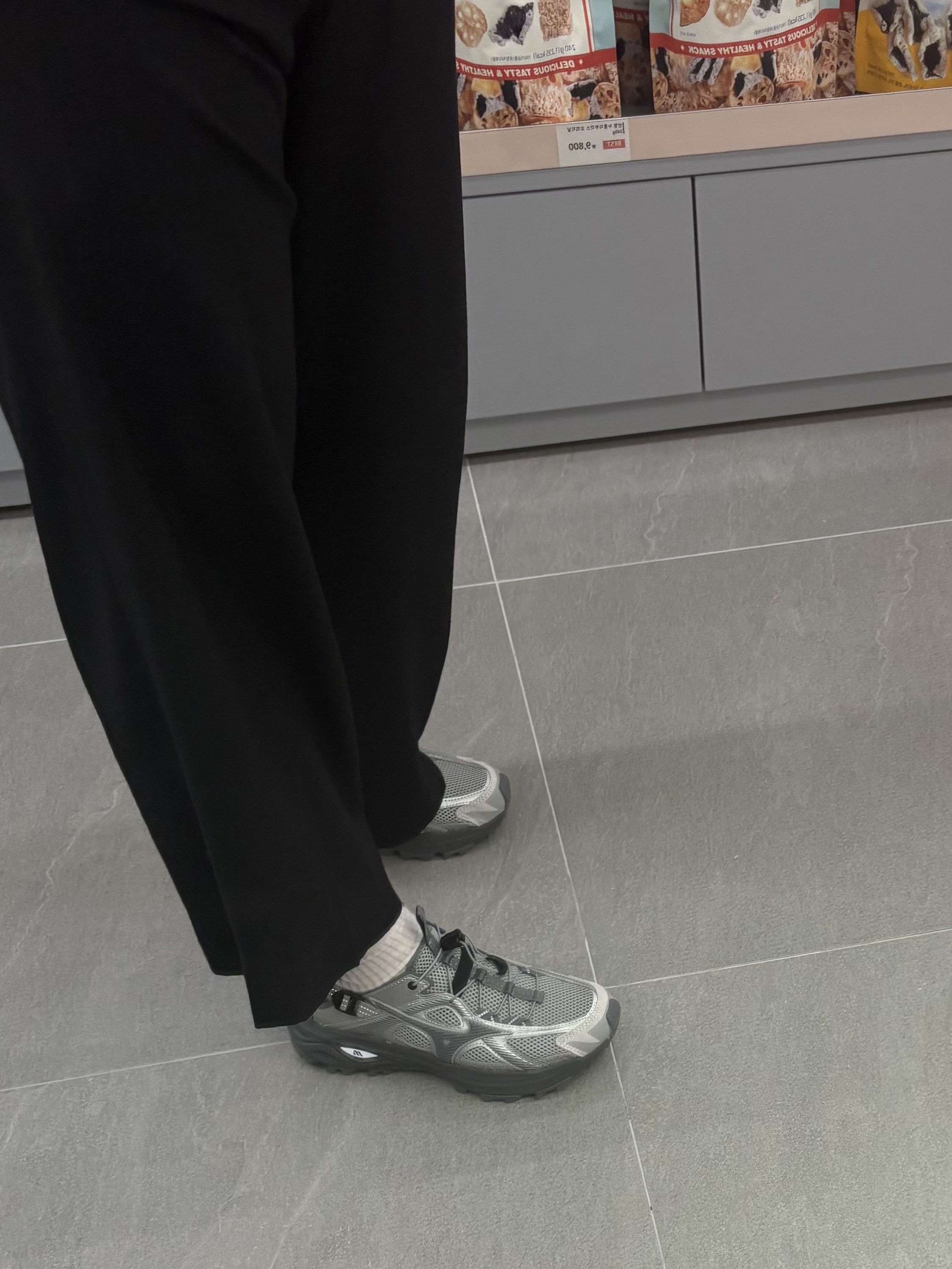 Mizuno Racer Trail SE Silver Grey 착용 스타일