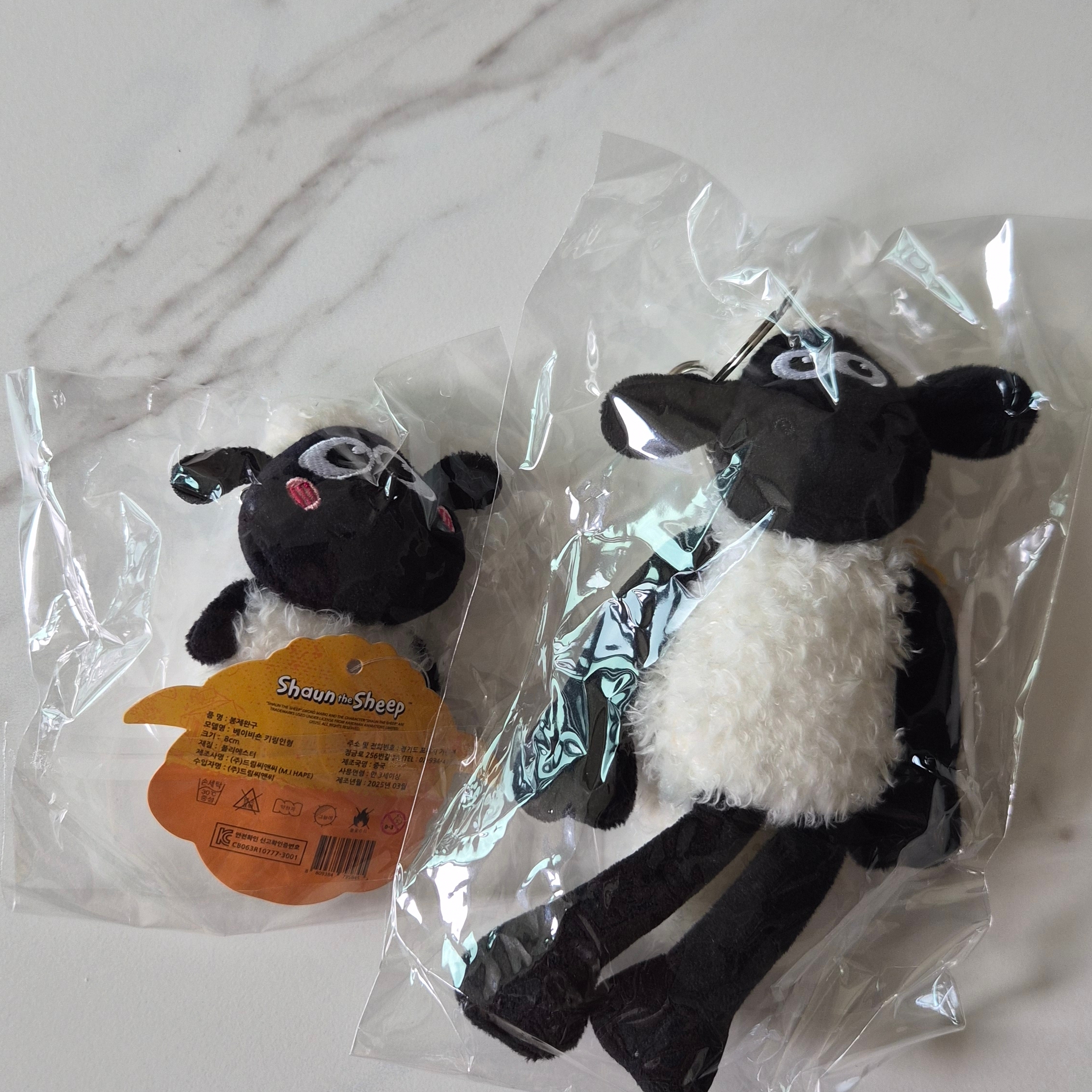 Dream C&C Baby Shaun The Sheep Keyring Plush Black 8cm 착용 스타일